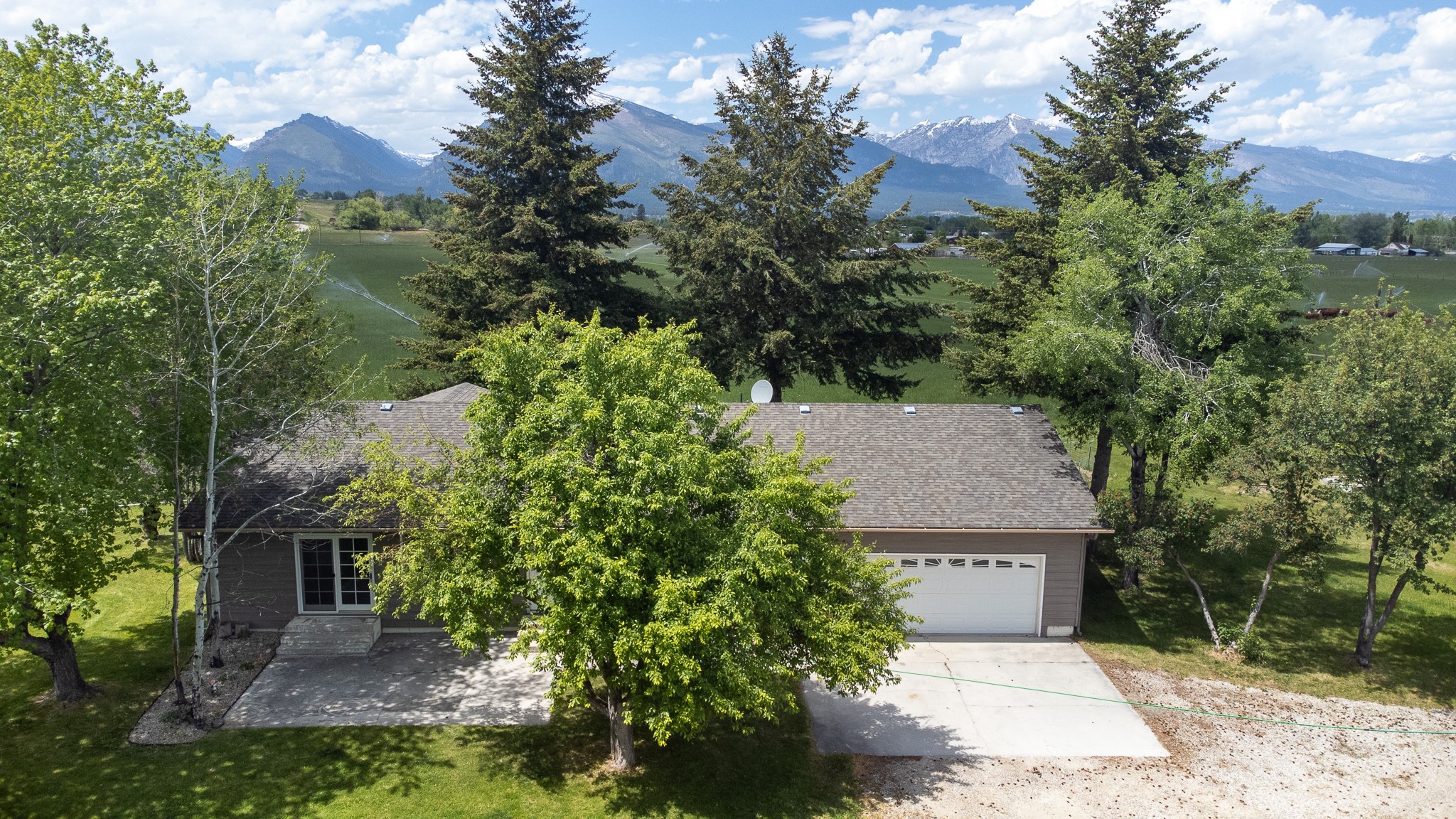 904 S Shoshone Loop Property Photo 2