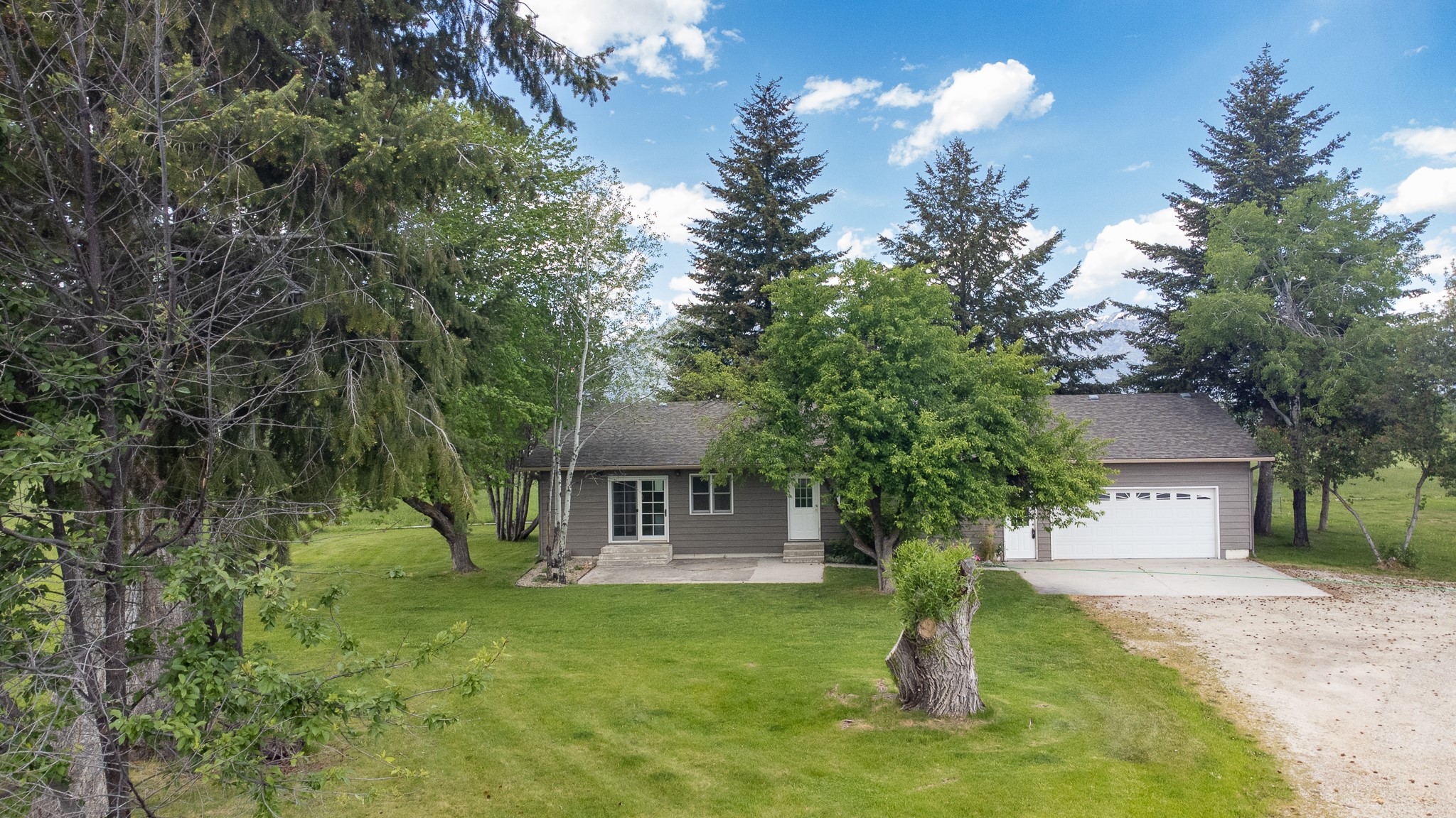 904 S Shoshone Loop Property Photo 3