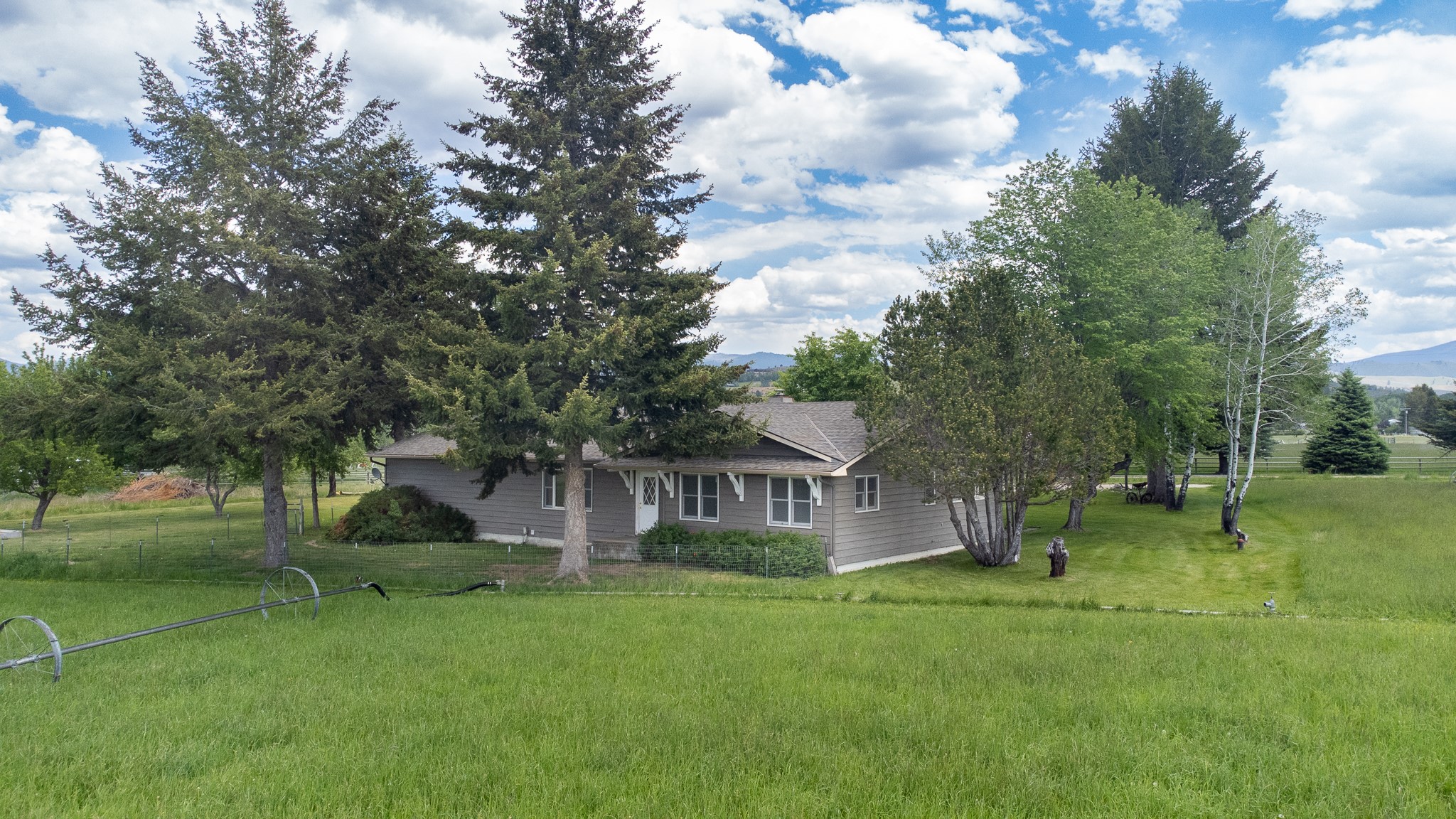 904 S Shoshone Loop Property Photo 5