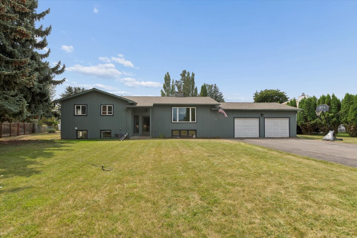 74 Sussex Drive Property Photo 1