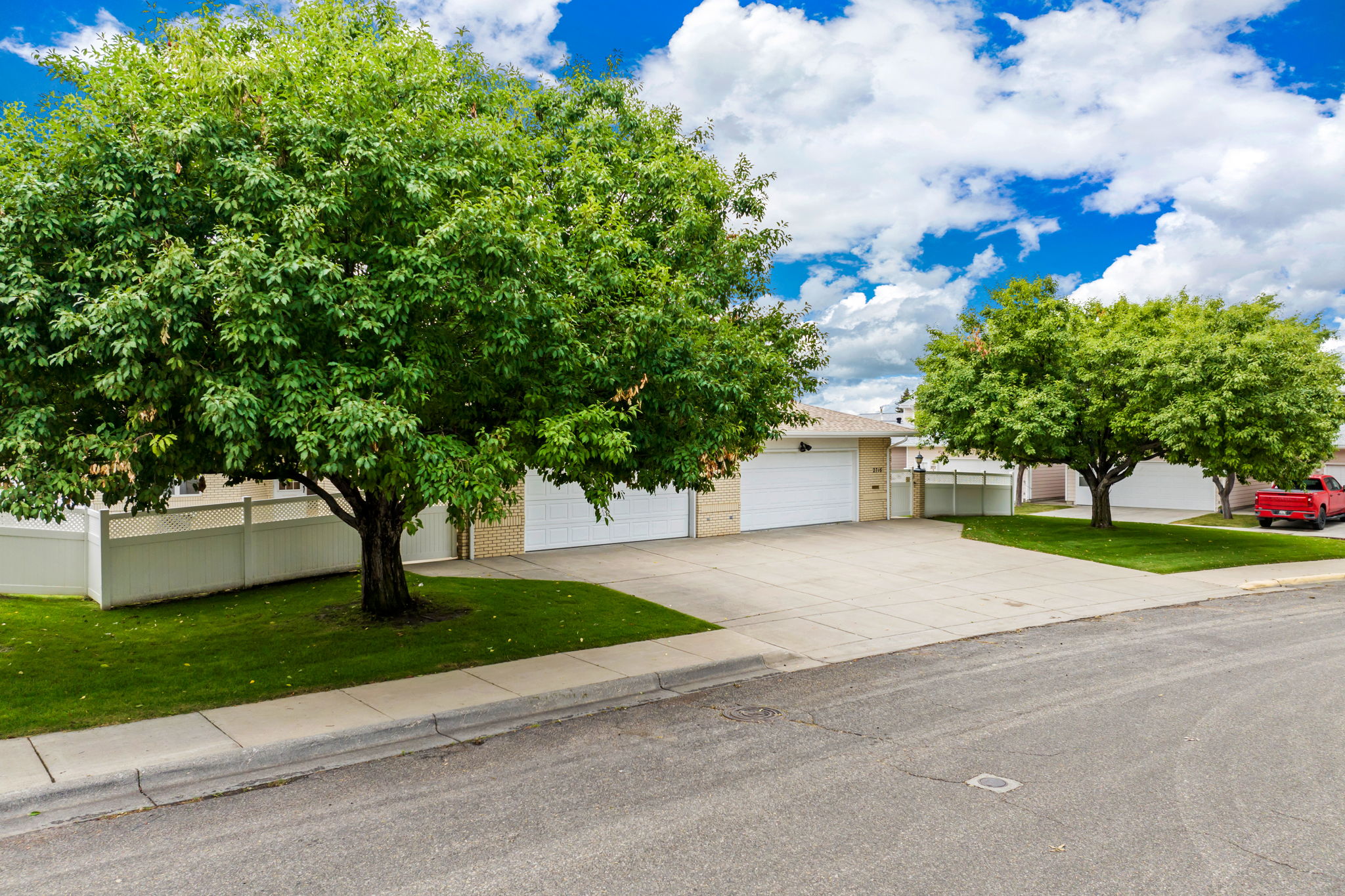 2718 Desert Drive Property Photo 4