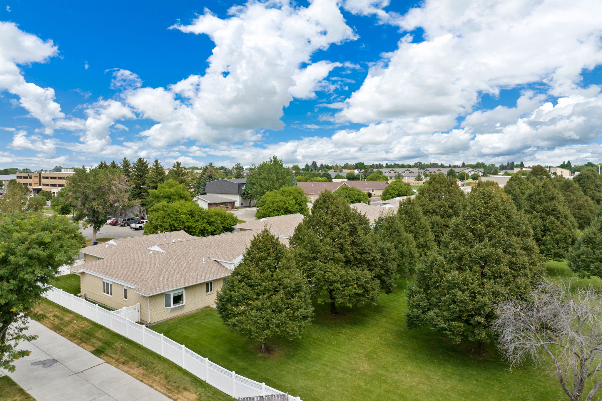 2718 Desert Drive Property Photo 11