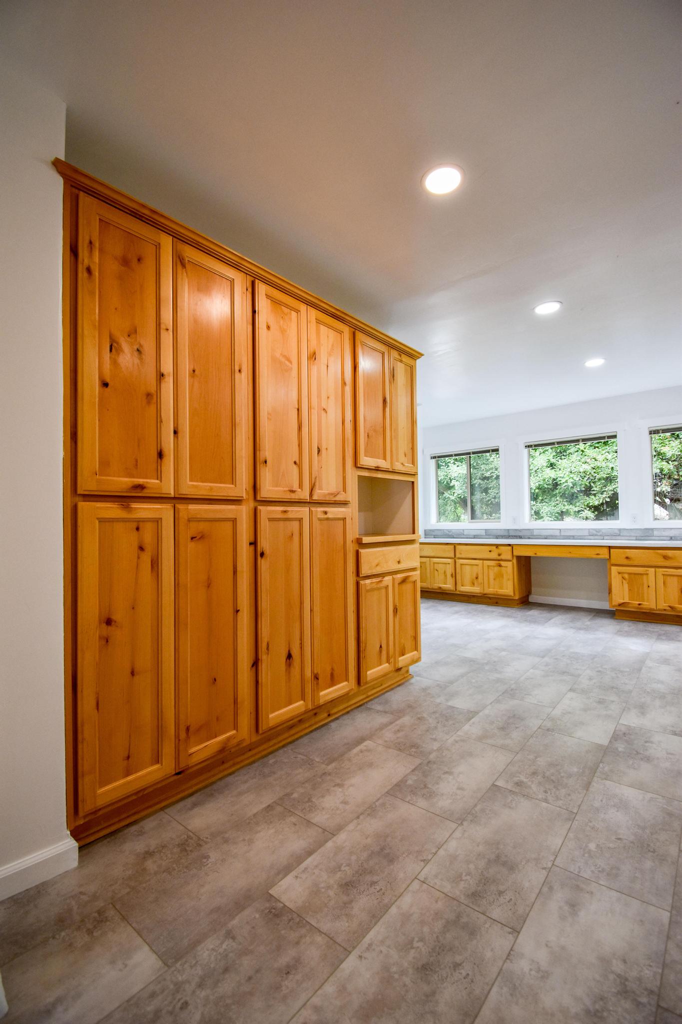 906 11th Street E Property Photo 10
