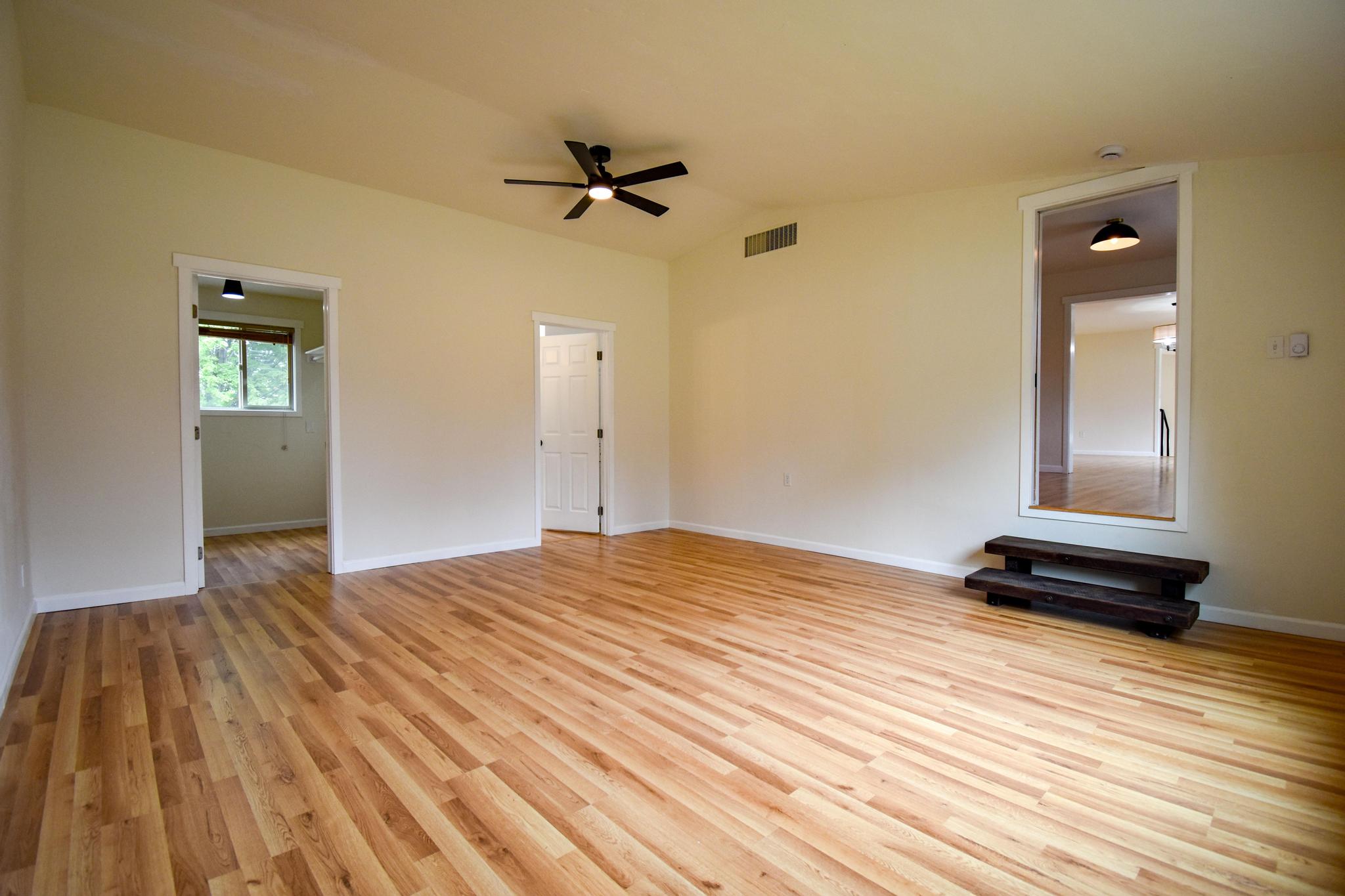 906 11th Street E Property Photo 11