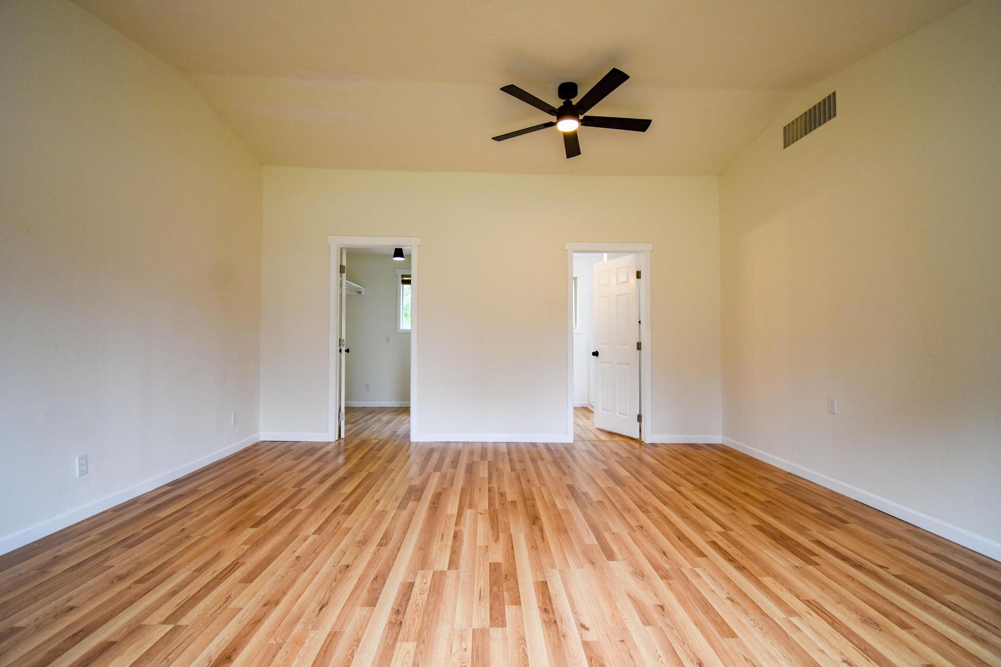 906 11th Street E Property Photo 12