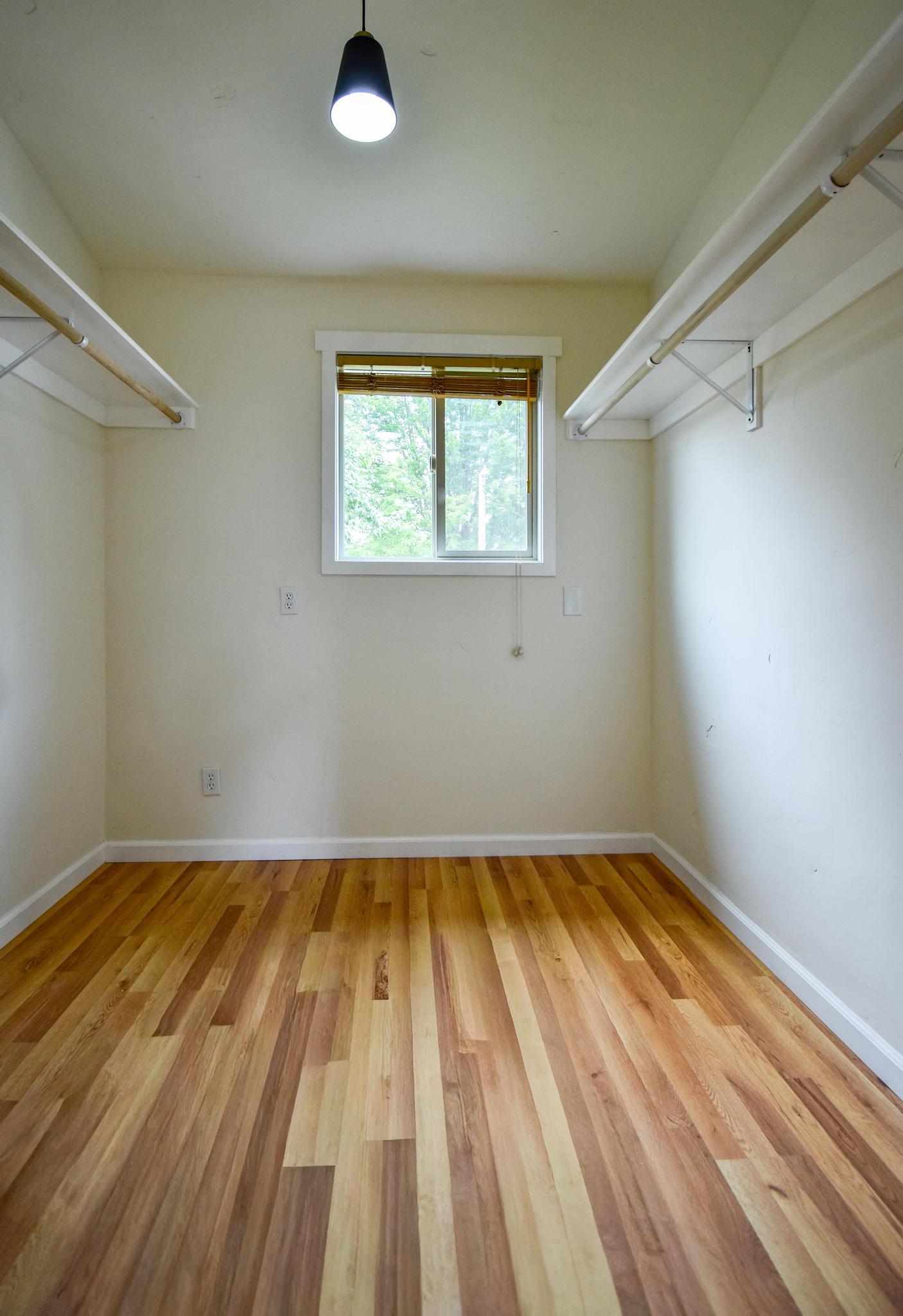 906 11th Street E Property Photo 13