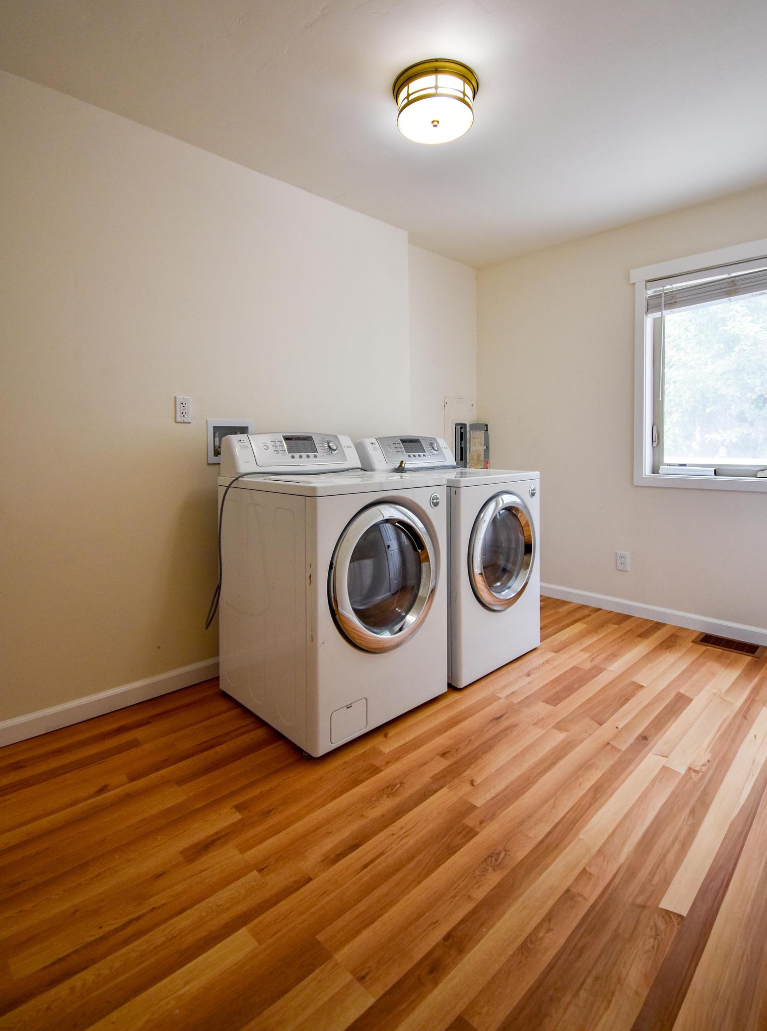906 11th Street E Property Photo 16