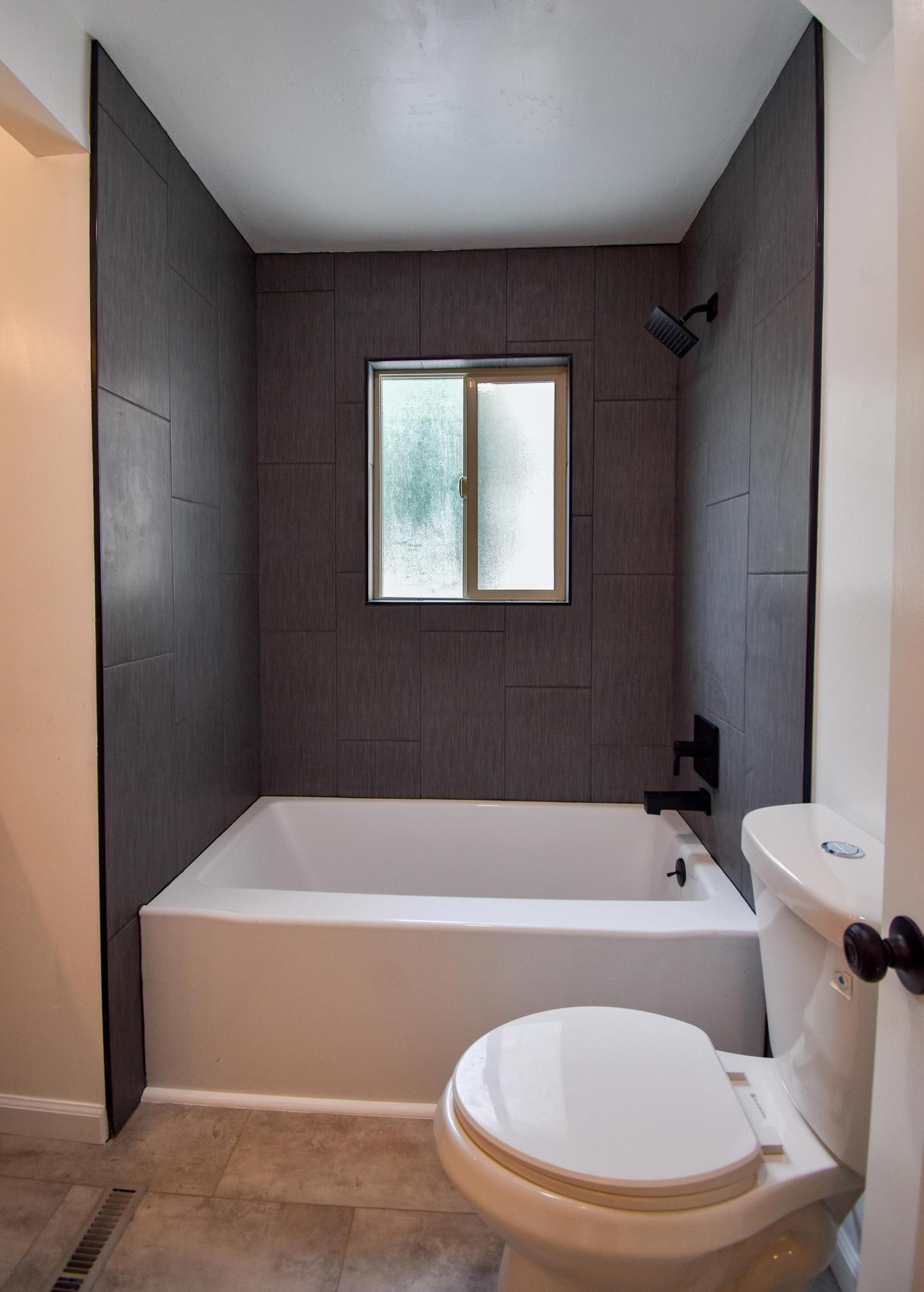 906 11th Street E Property Photo 18