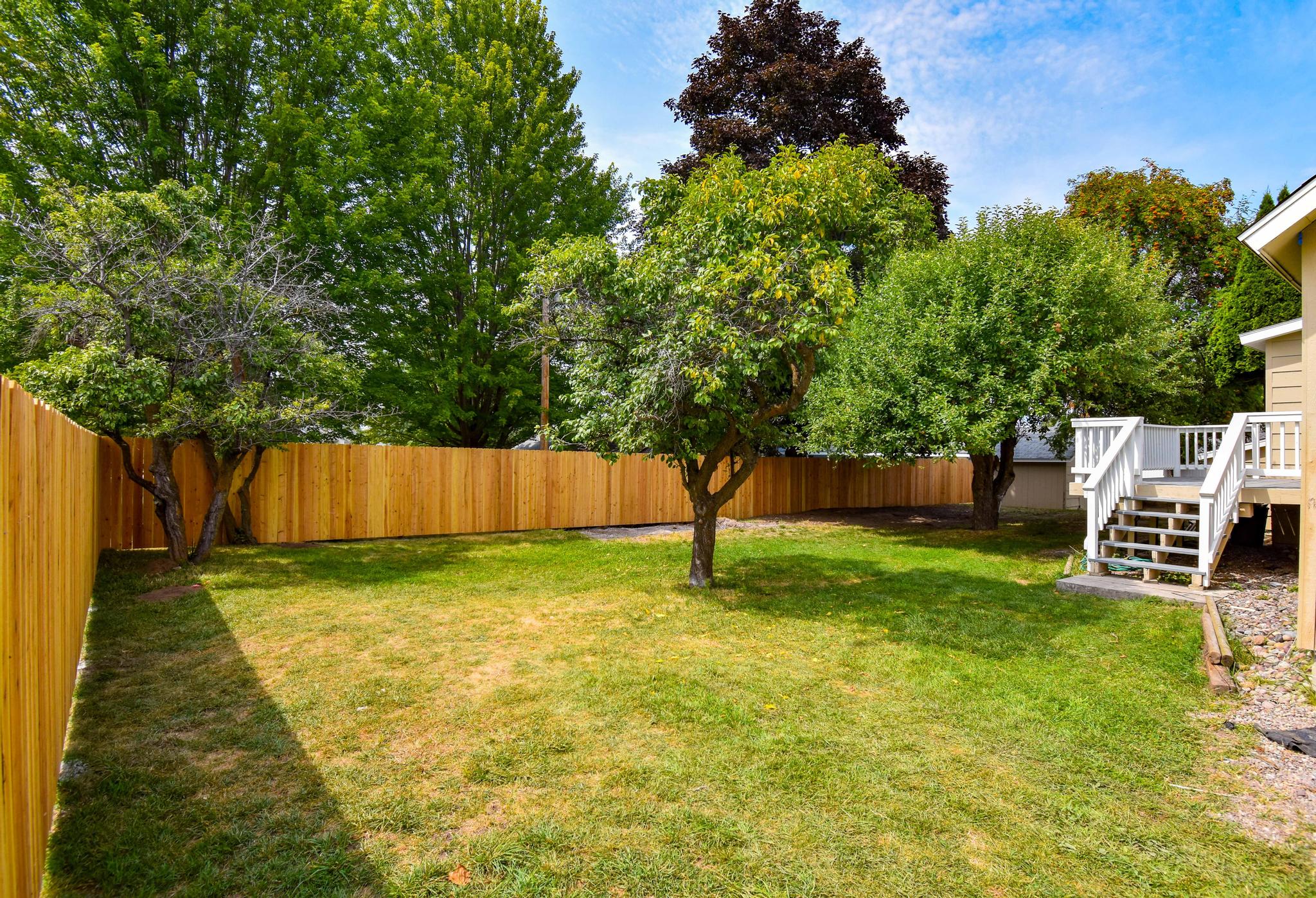 906 11th Street E Property Photo 23