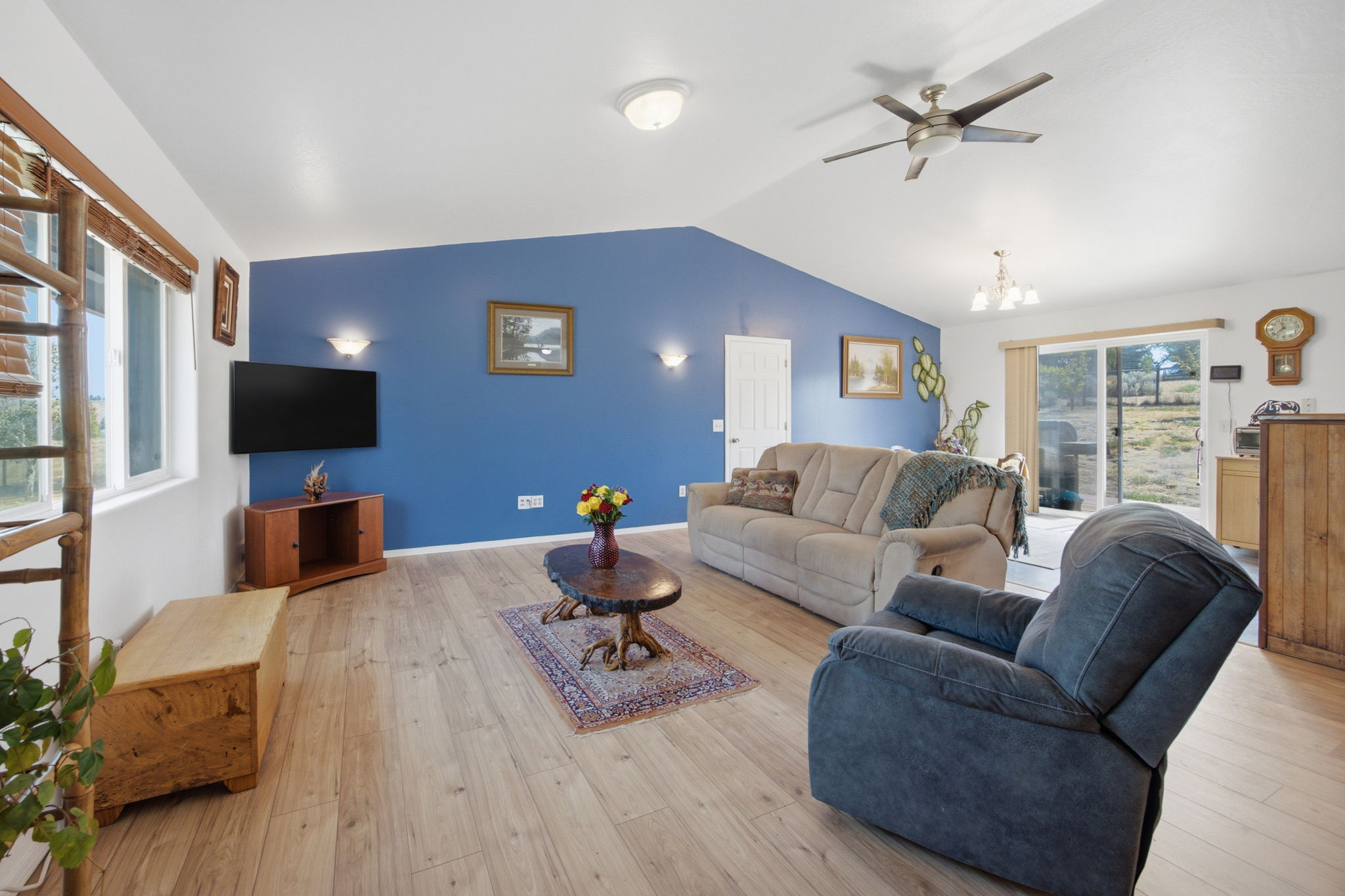 2454 Loyd Drive Property Photo 6