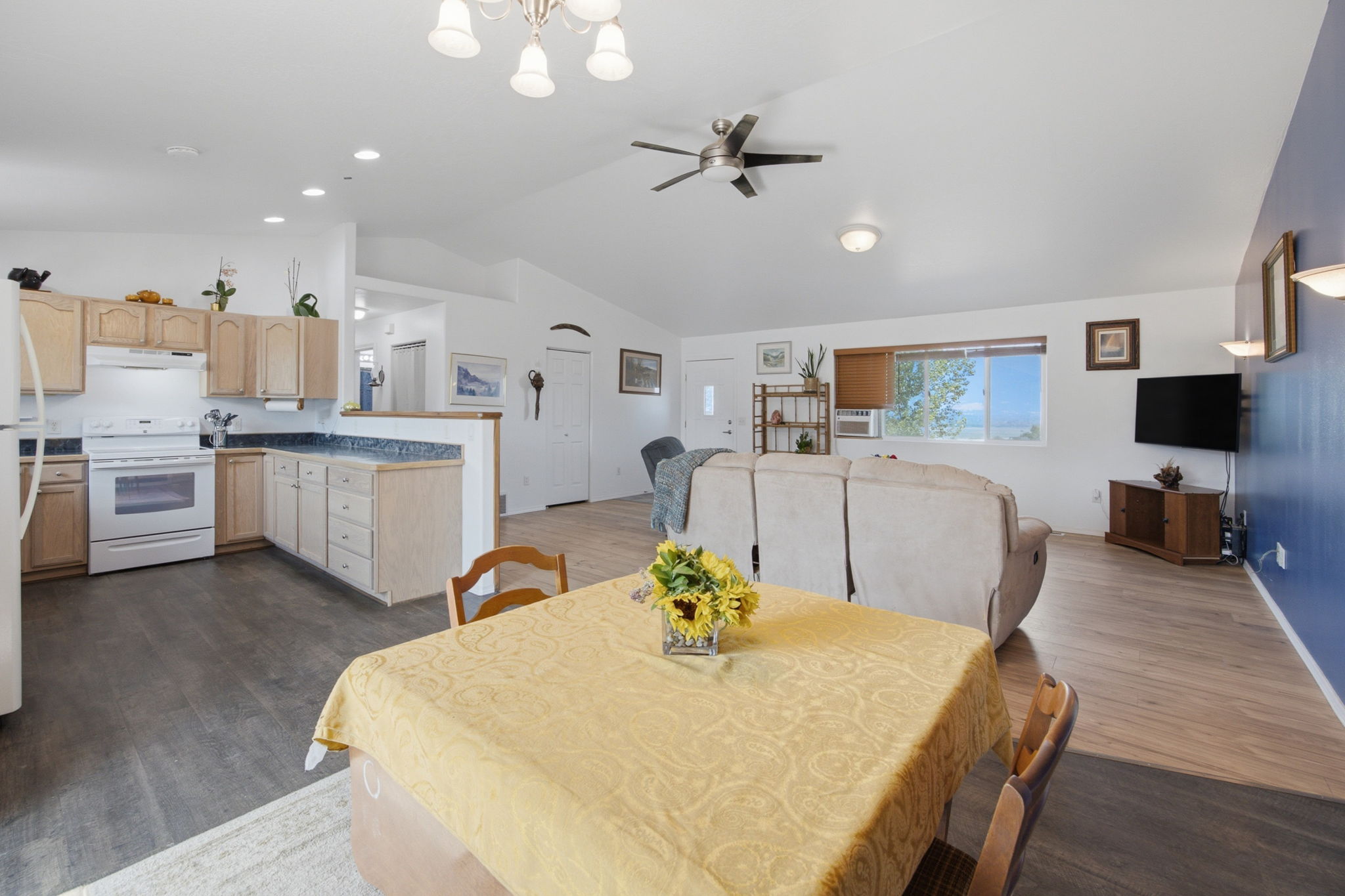 2454 Loyd Drive Property Photo 10
