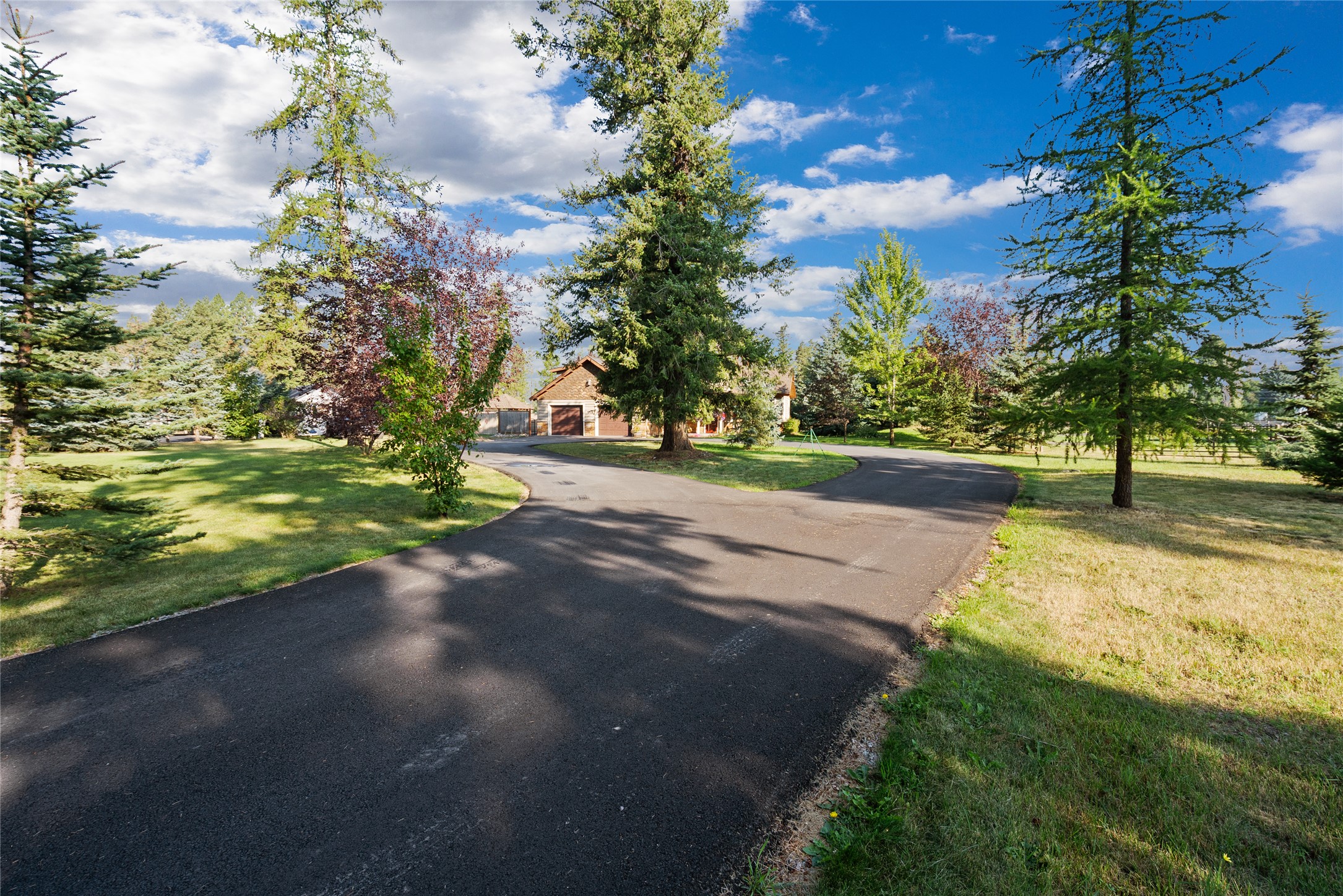 1086 Cowboy Way Property Photo 3