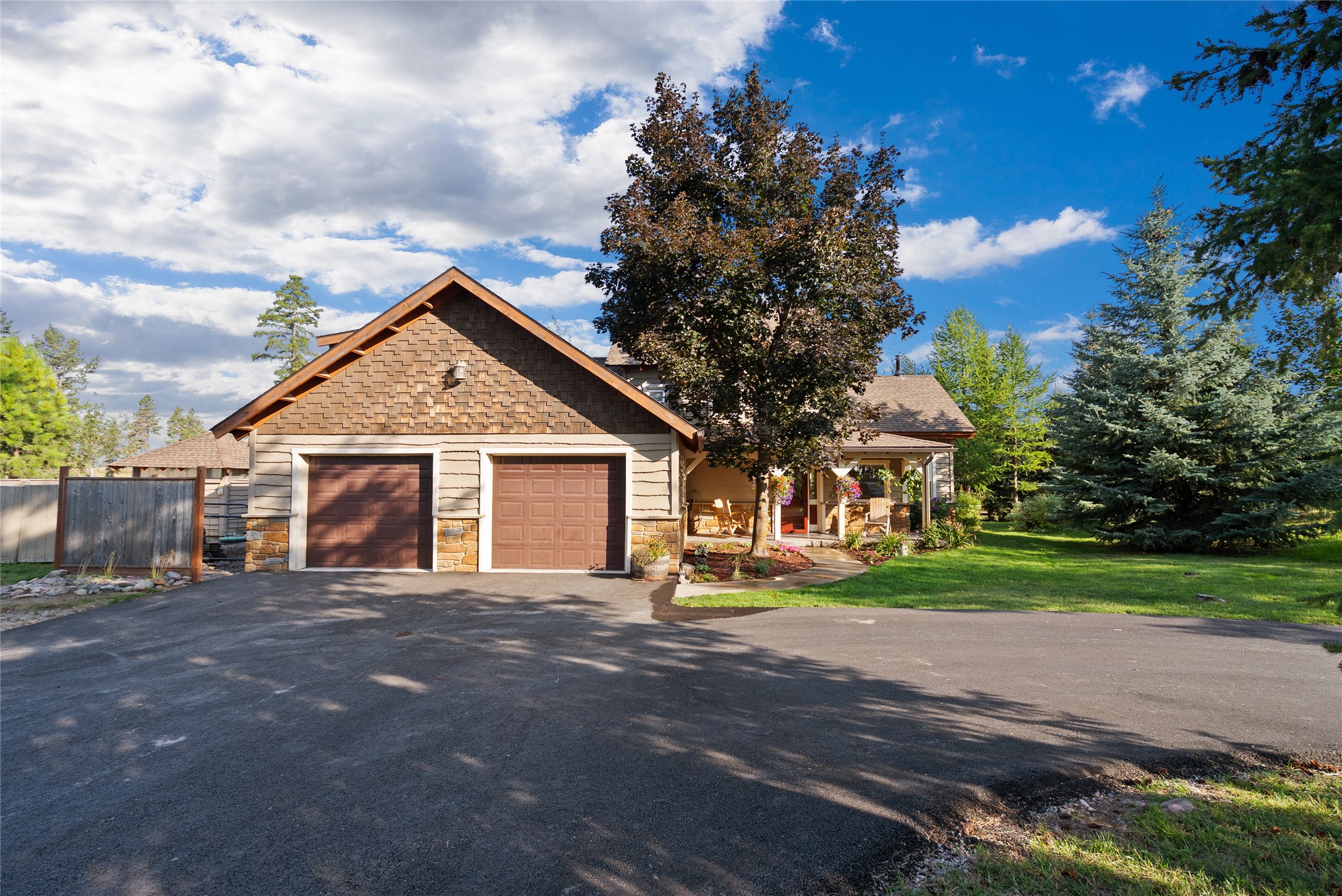 1086 Cowboy Way Property Photo 4