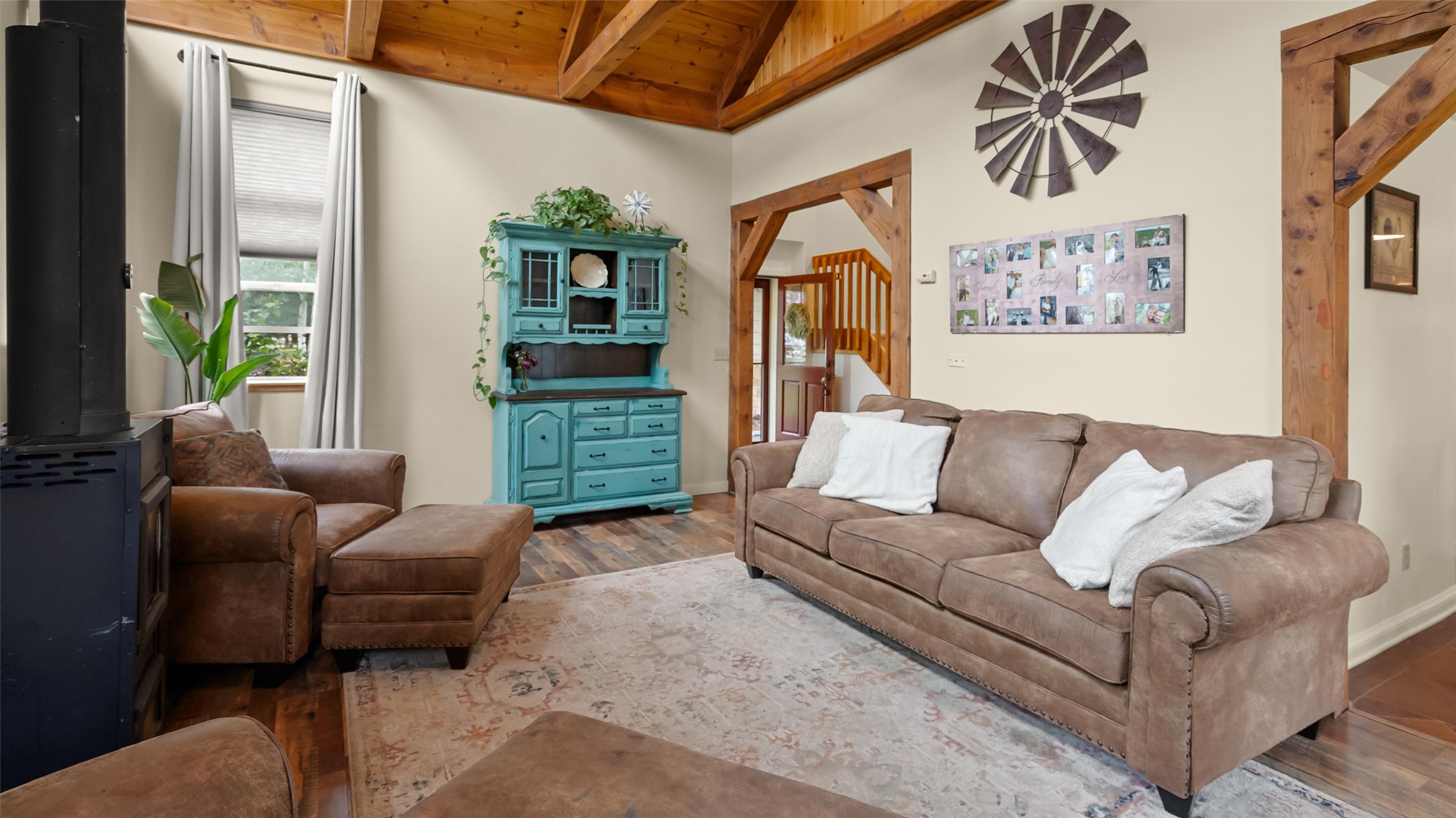 1086 Cowboy Way Property Photo 10