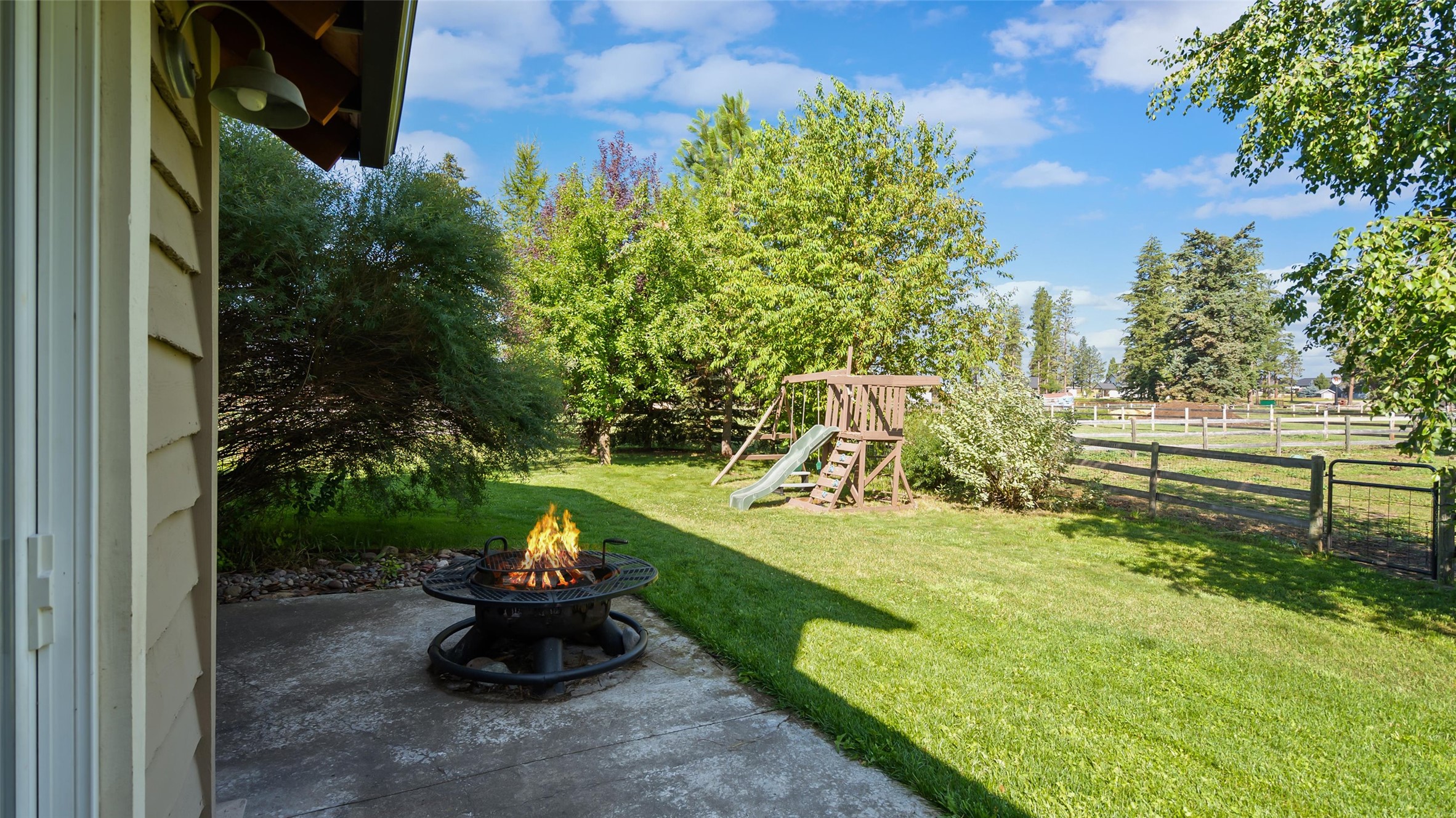 1086 Cowboy Way Property Photo 17