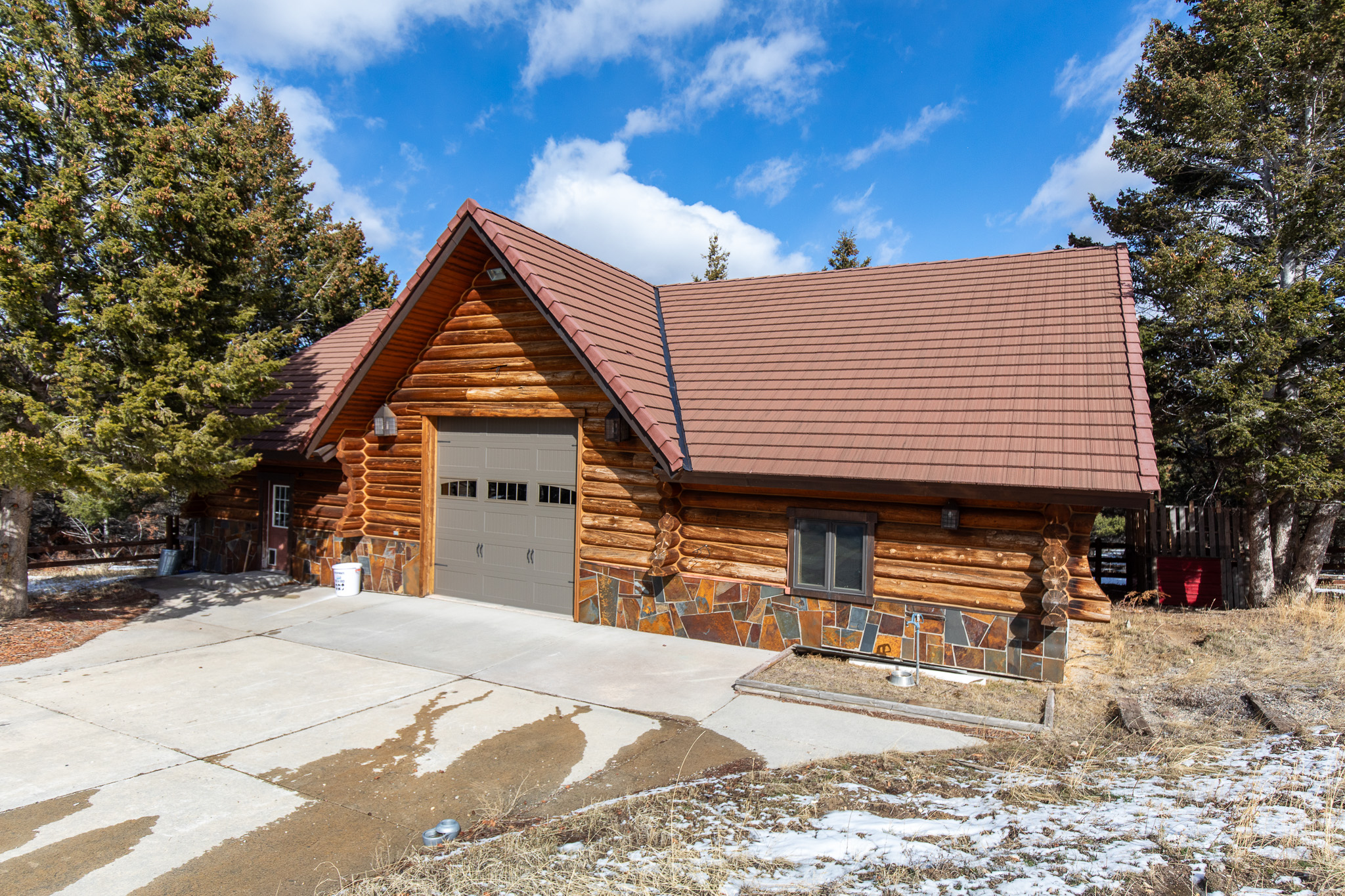 1380 Glacier View Drive Property Photo 4
