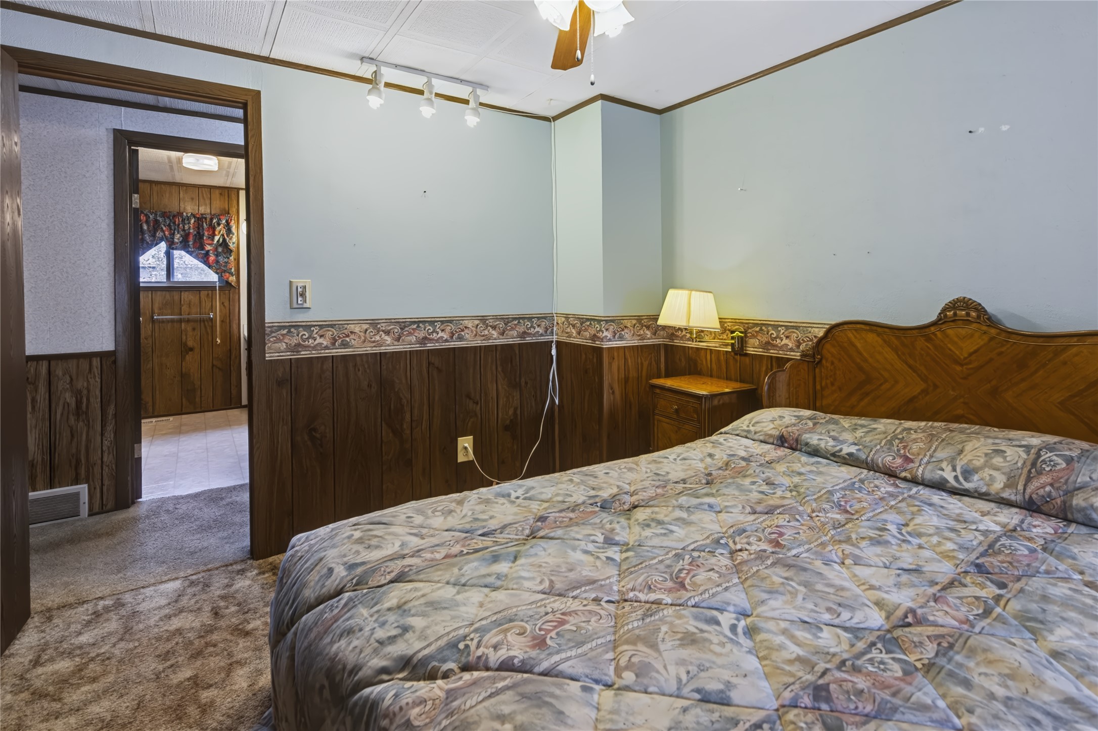 504 N Adams Street Property Photo 17
