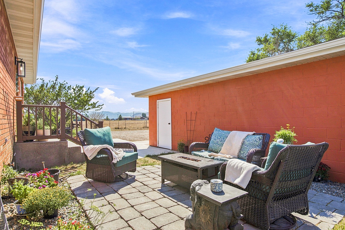 7203 Midnite Drive Property Photo 4