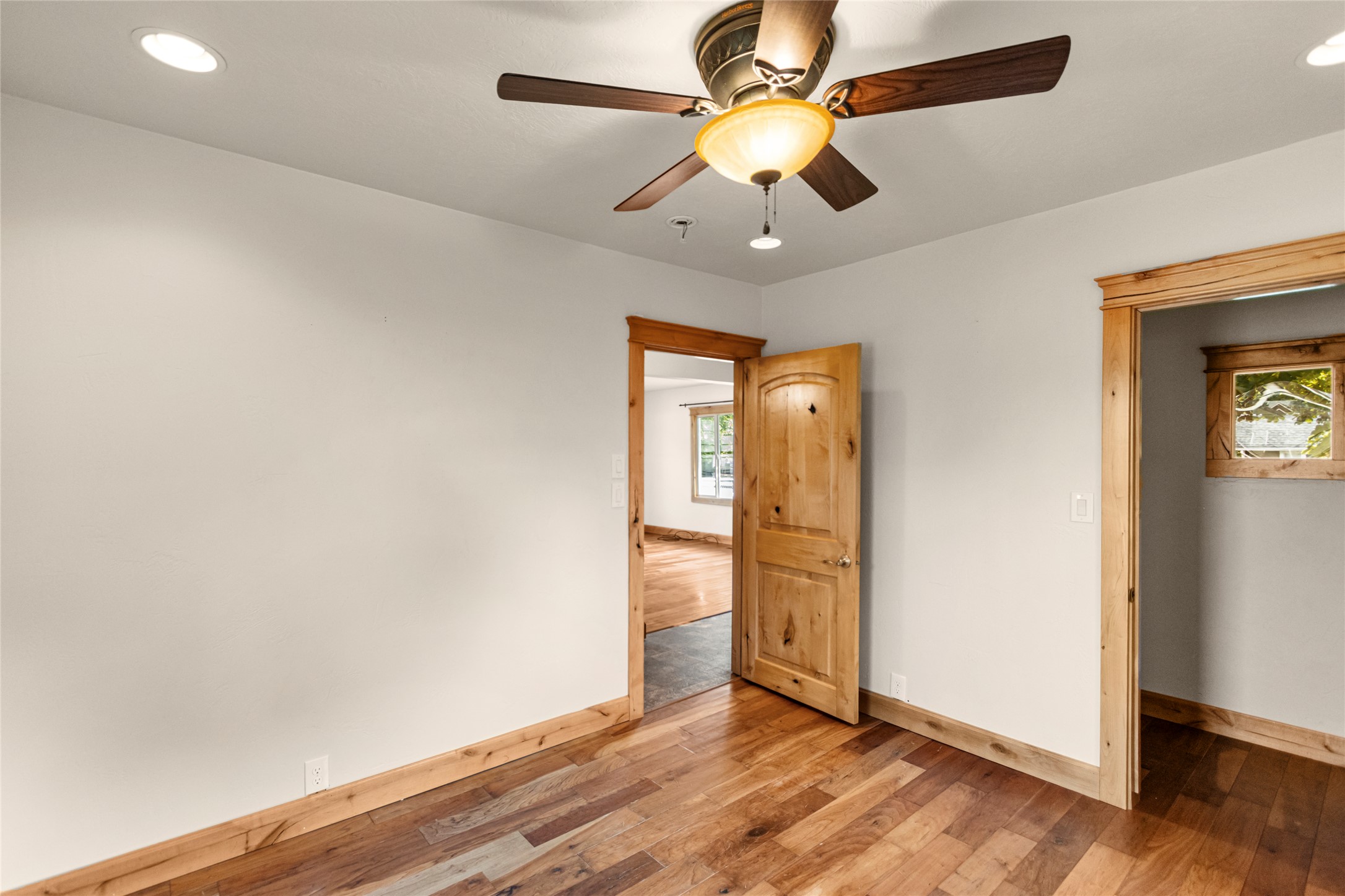 366 5th Avenue West North Property Photo 8
