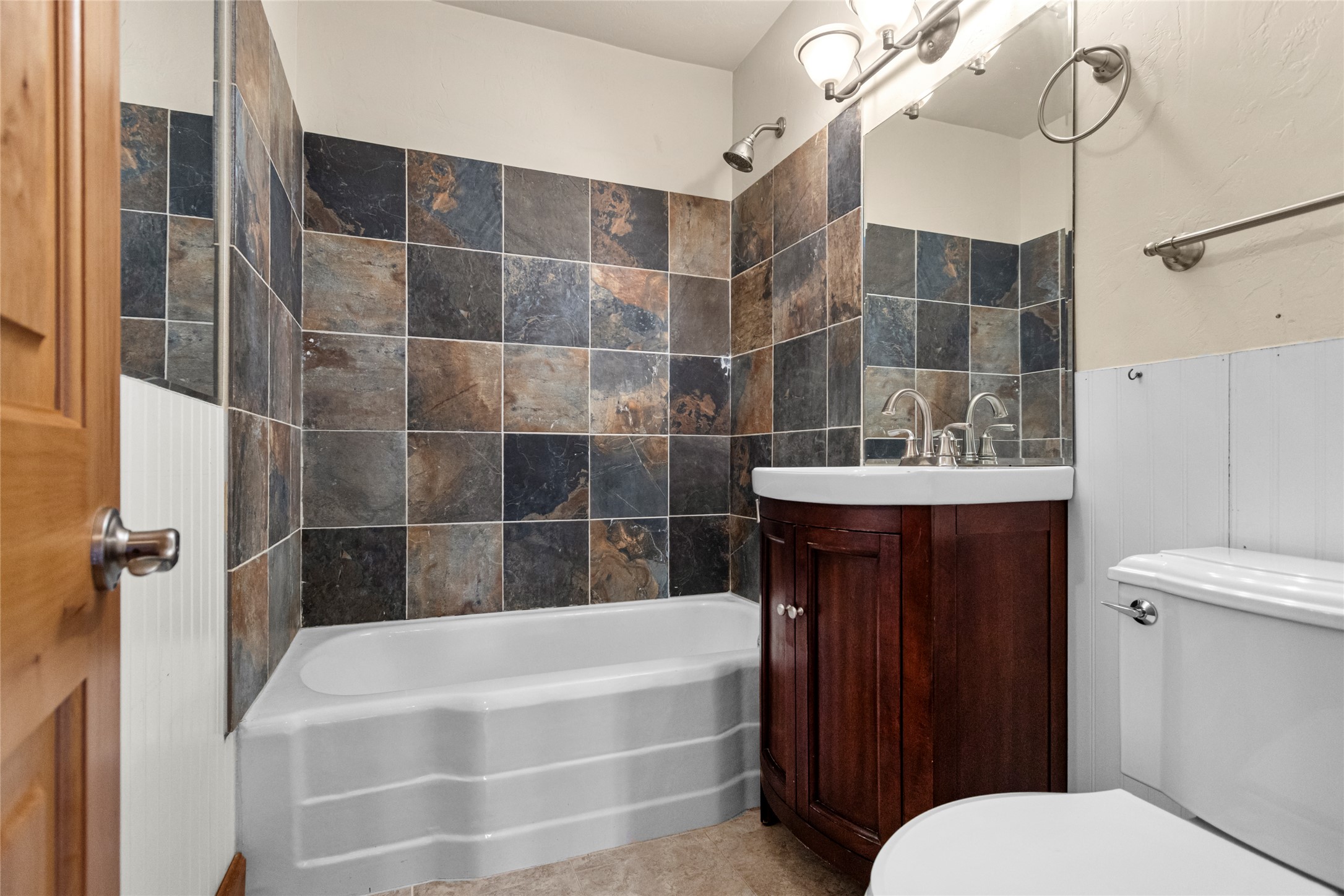 366 5th Avenue West North Property Photo 10