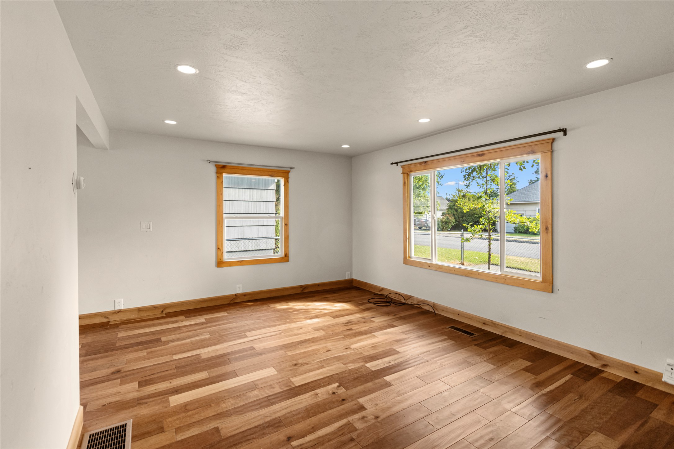 366 5th Avenue West North Property Photo 13