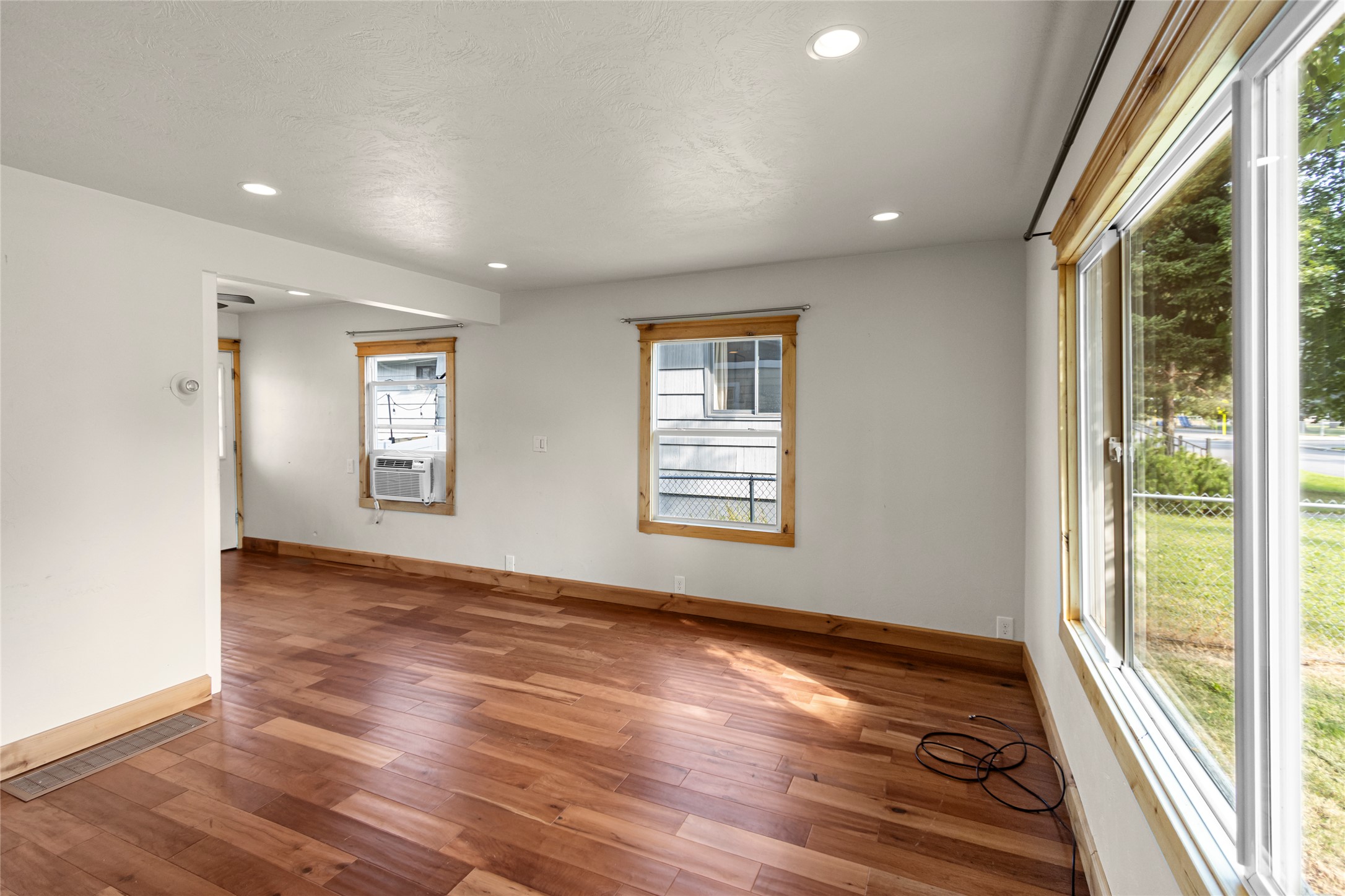 366 5th Avenue West North Property Photo 16