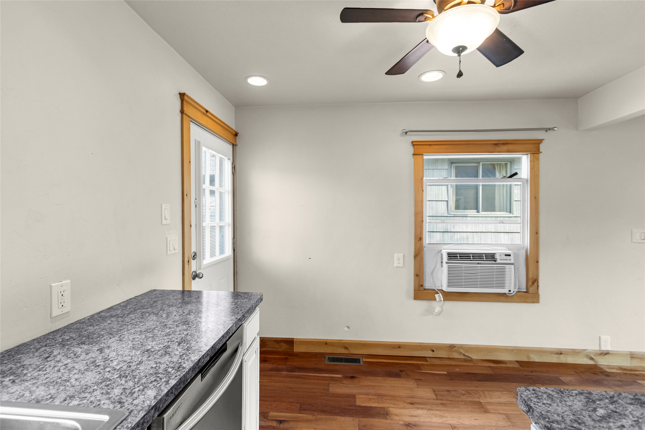 366 5th Avenue West North Property Photo 20