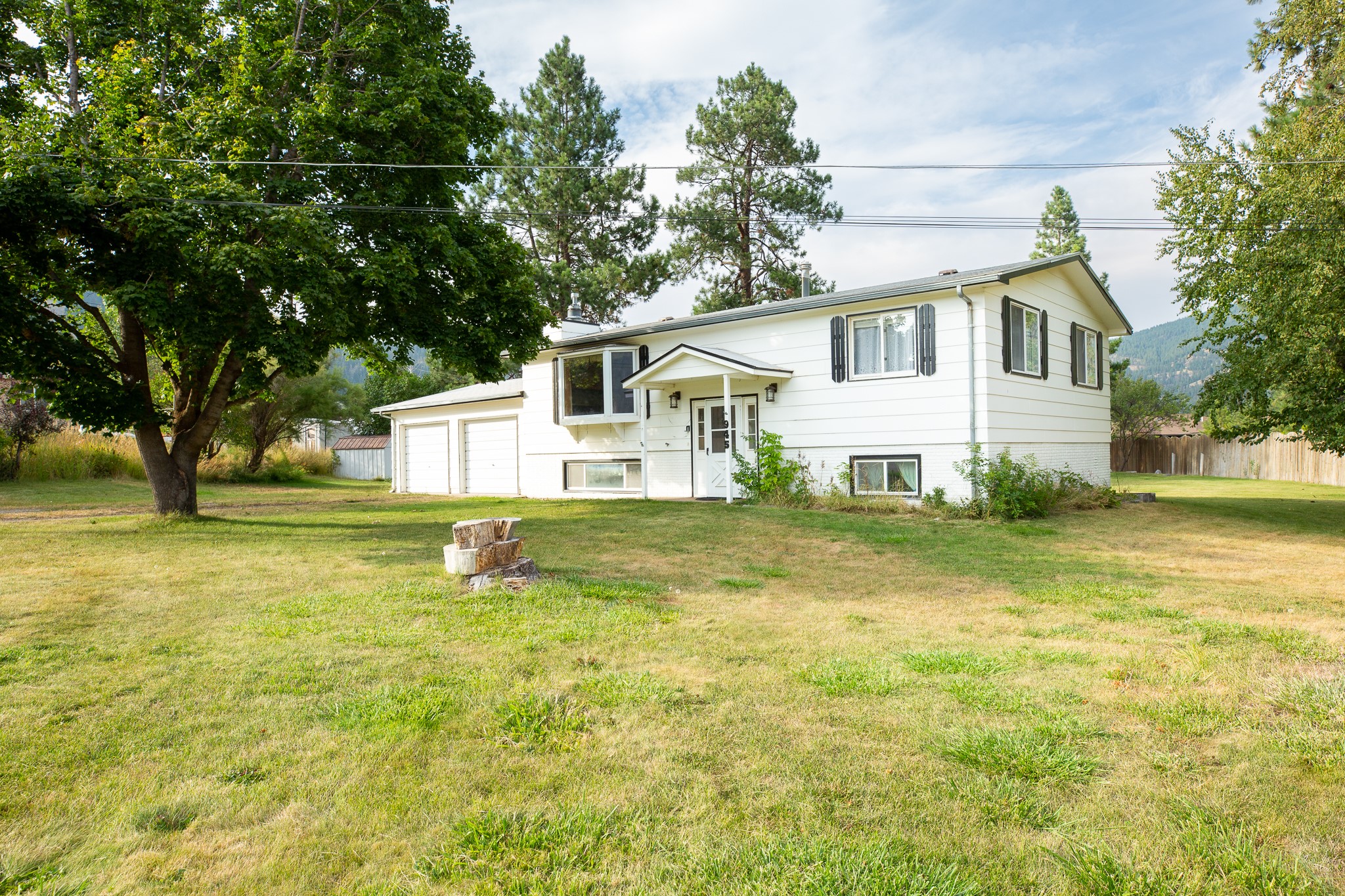 945 Montana Avenue Property Photo 1