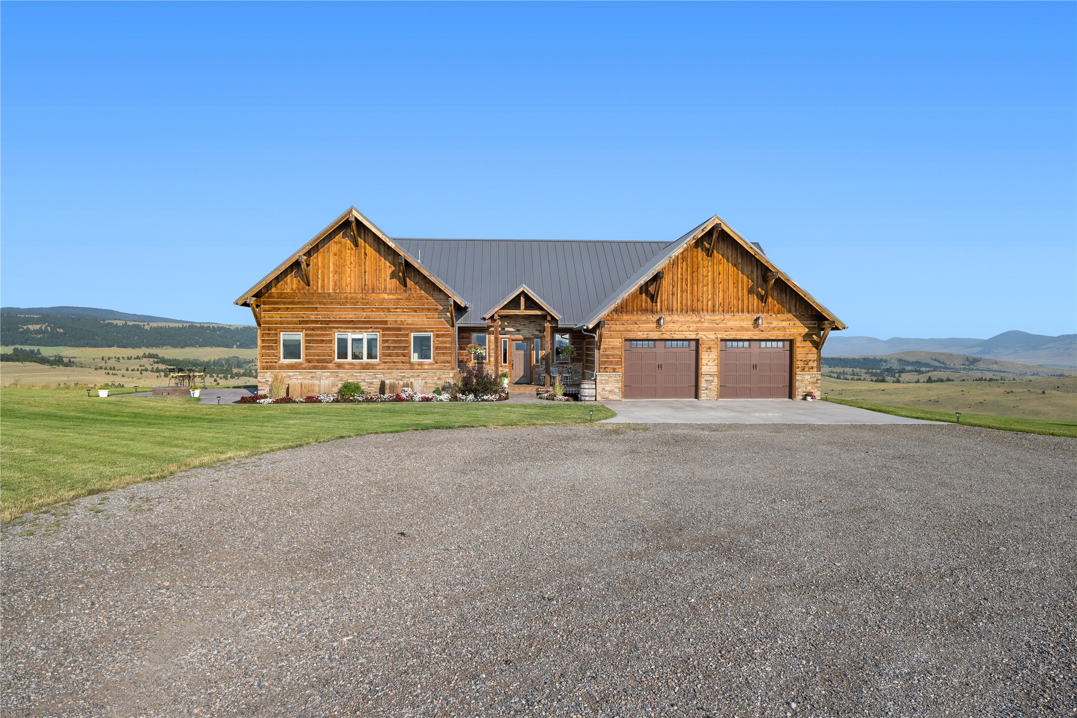 960 Eagle Crest Way Property Photo 3