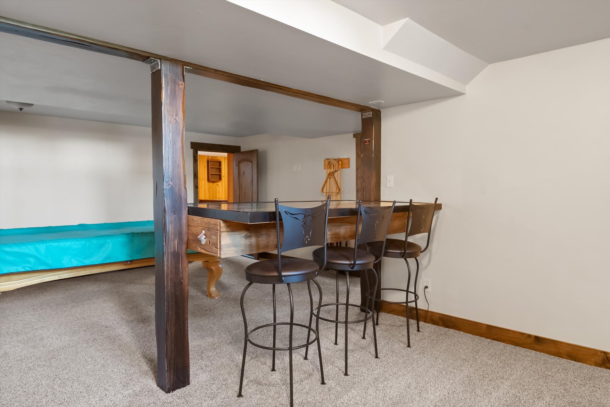 1020 Middle Road Property Photo 23