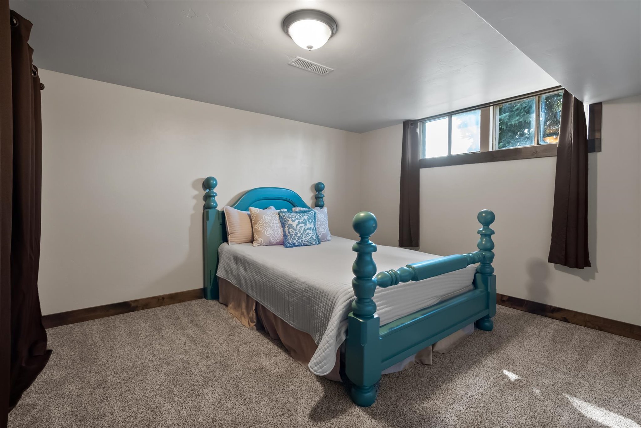 1020 Middle Road Property Photo 27