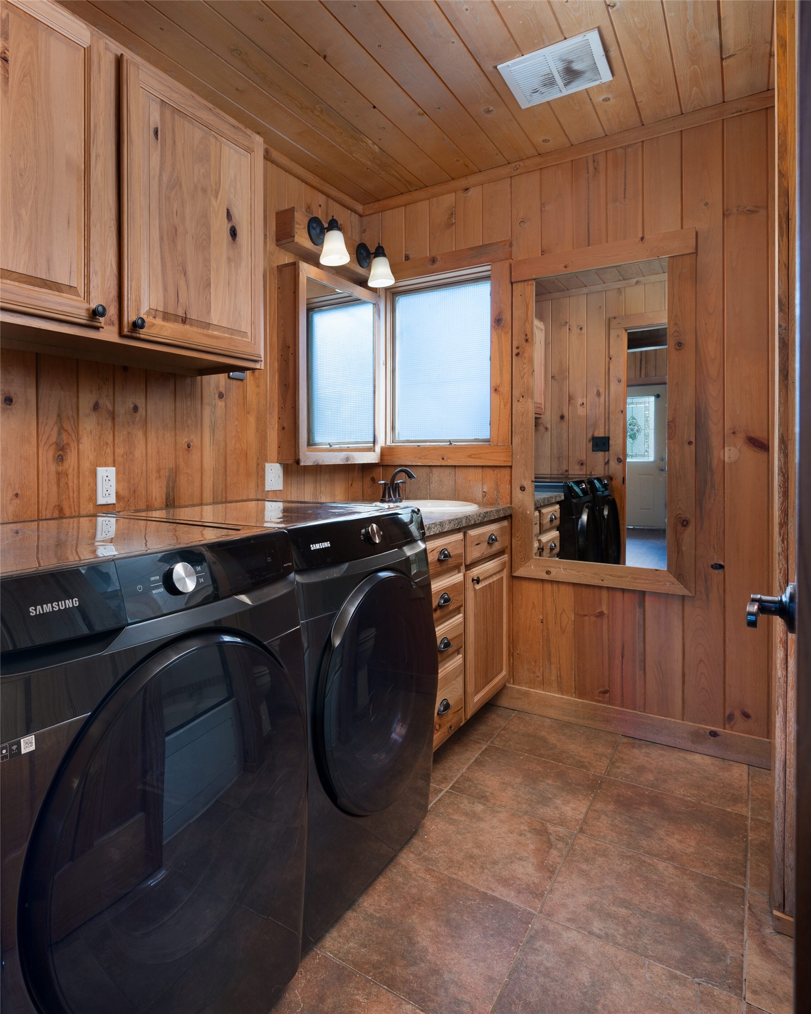205 S Cedar Street Property Photo 19