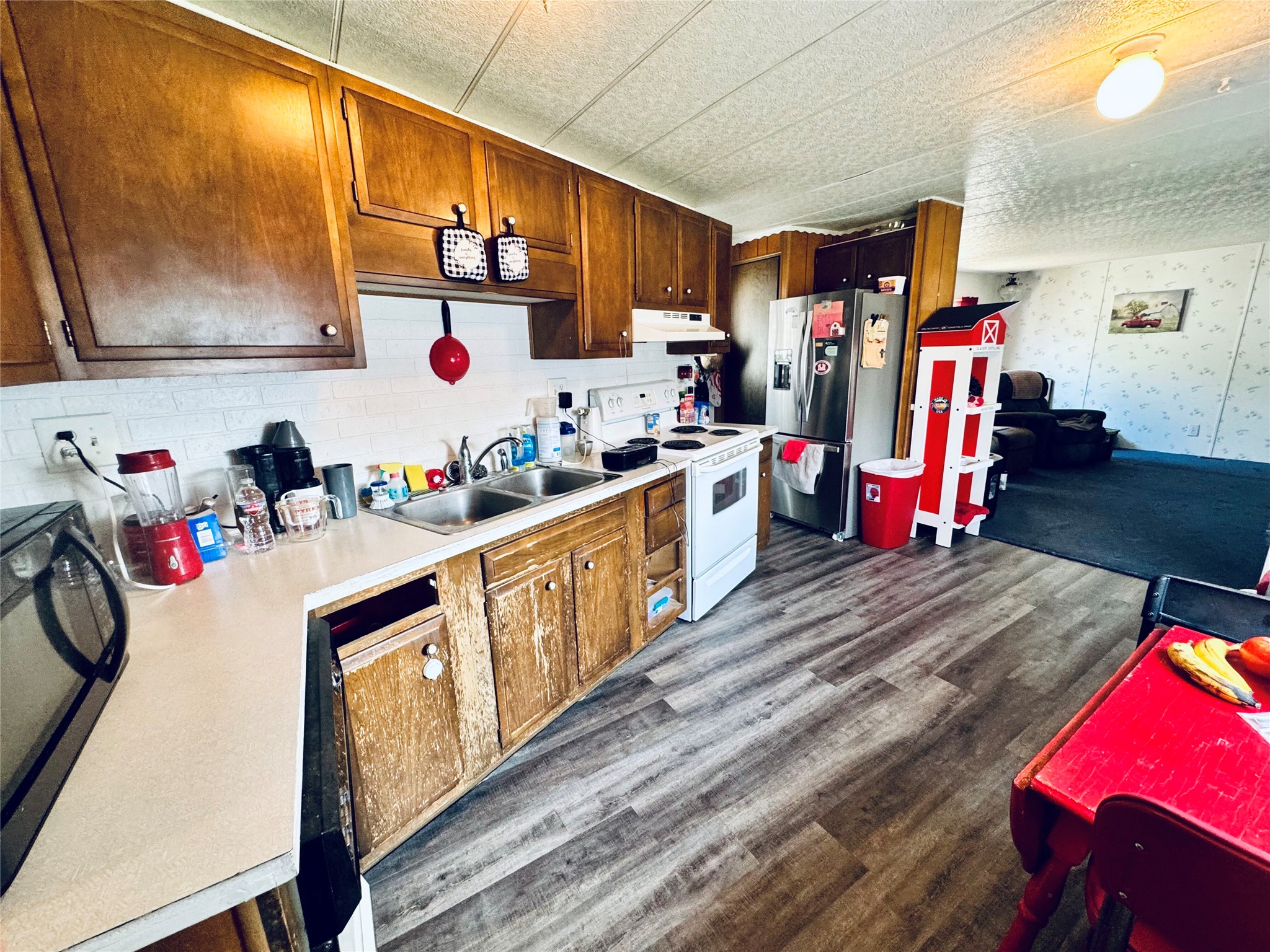 521 S Caravan Street Property Photo 5