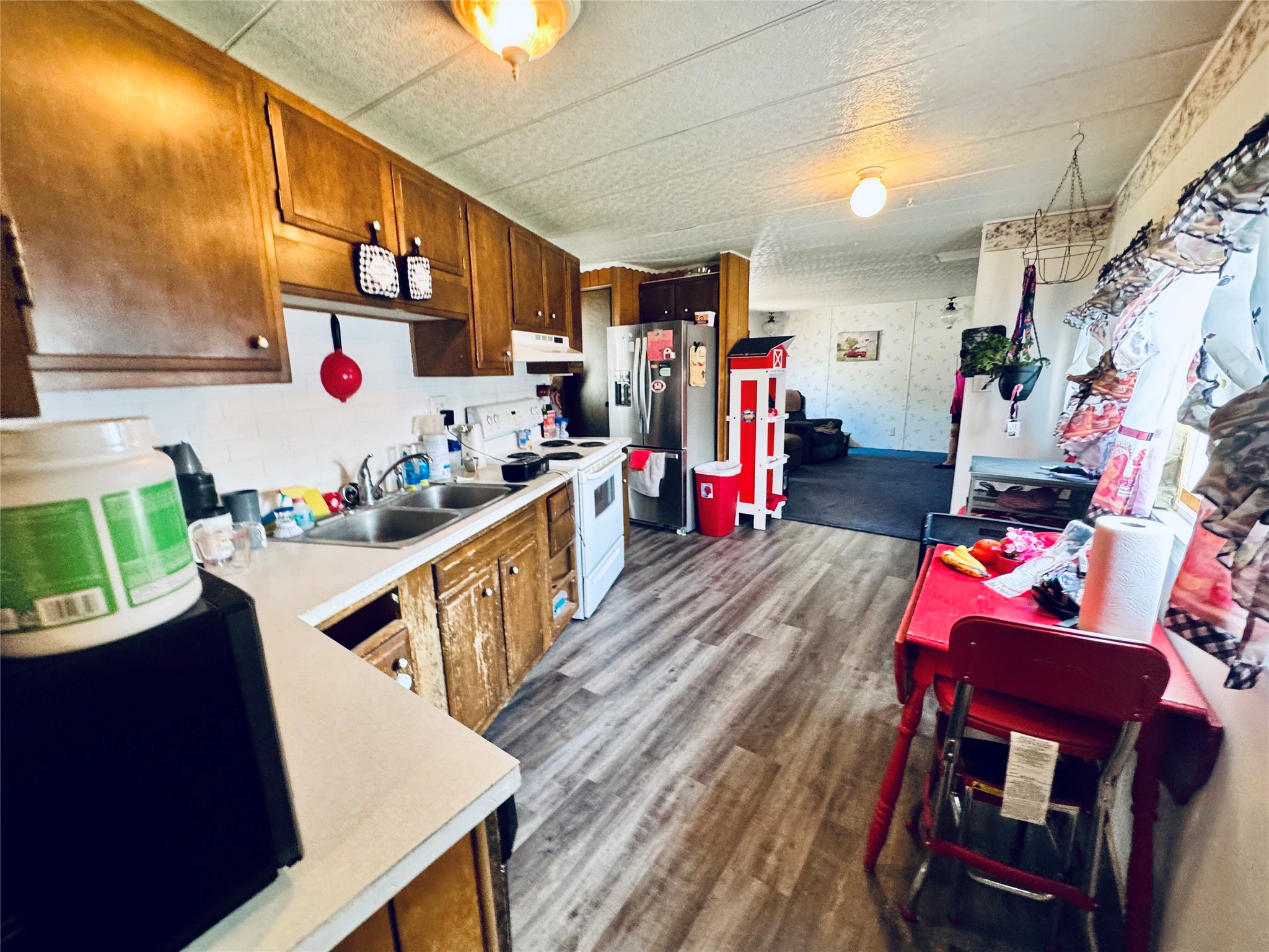 521 S Caravan Street Property Photo 6