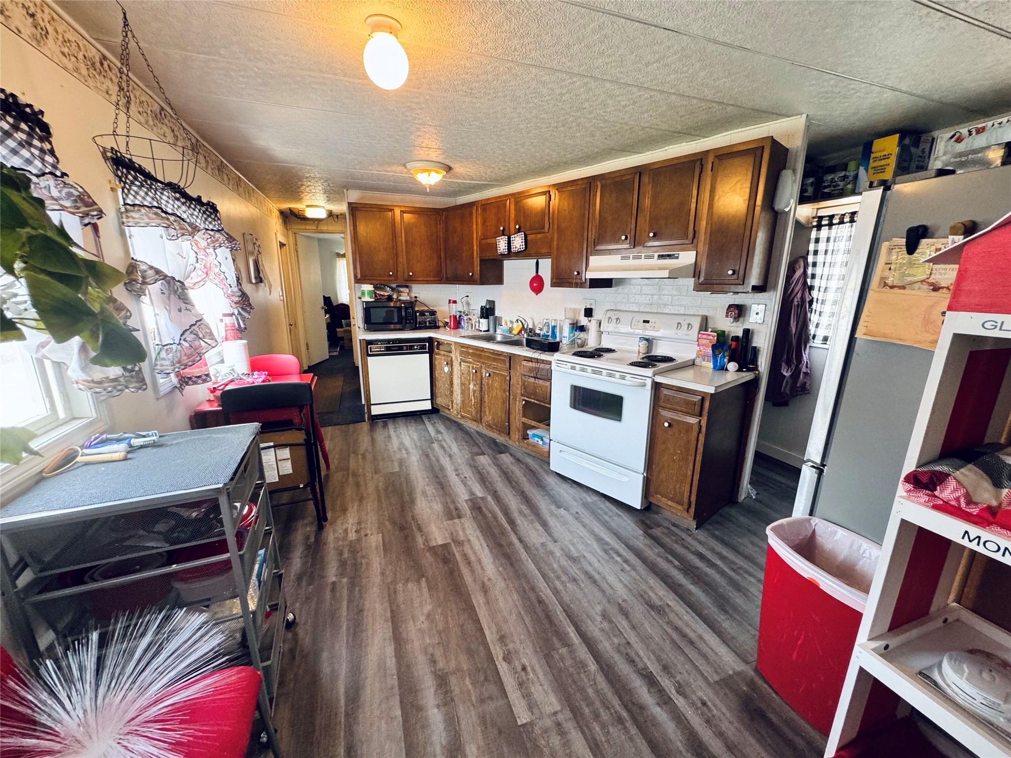 521 S Caravan Street Property Photo 8
