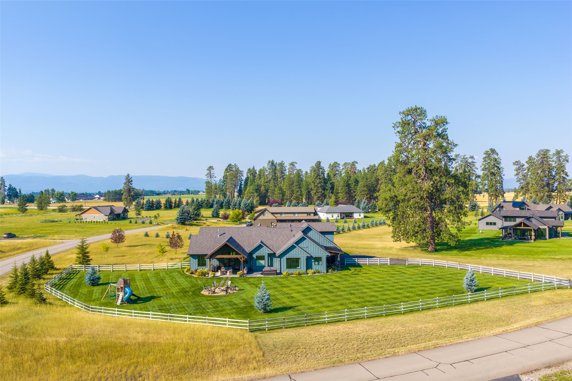 8 Towering Pine Court Property Photo 1