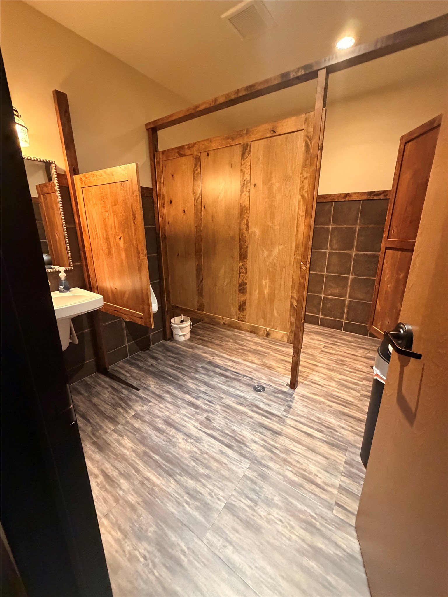 530 W 19th Street 201 Property Photo 16