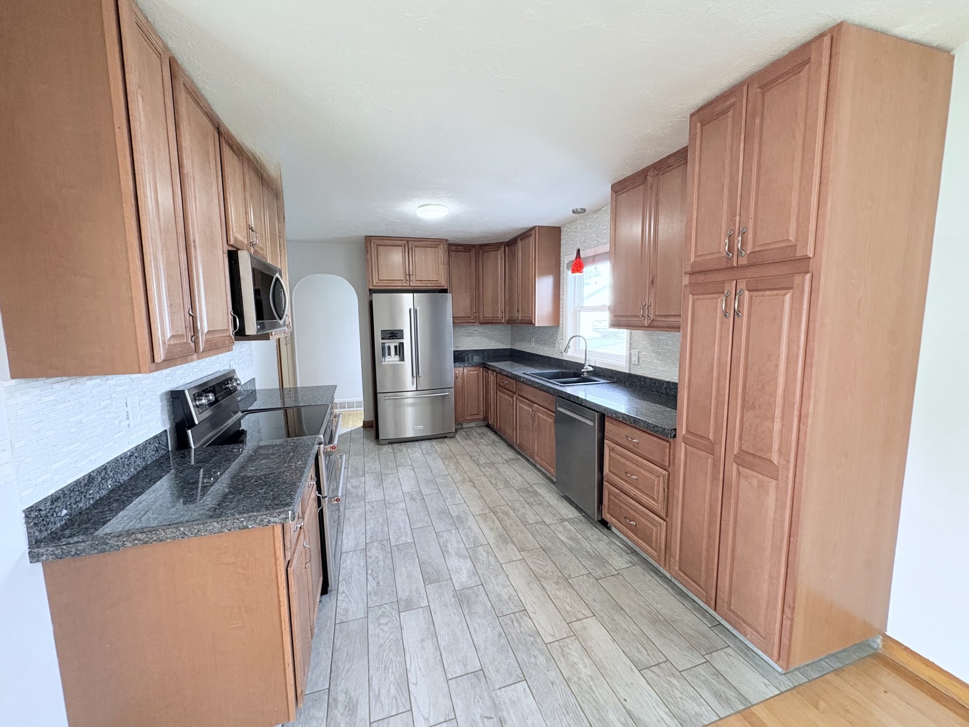 319 1st Street E Property Photo 5