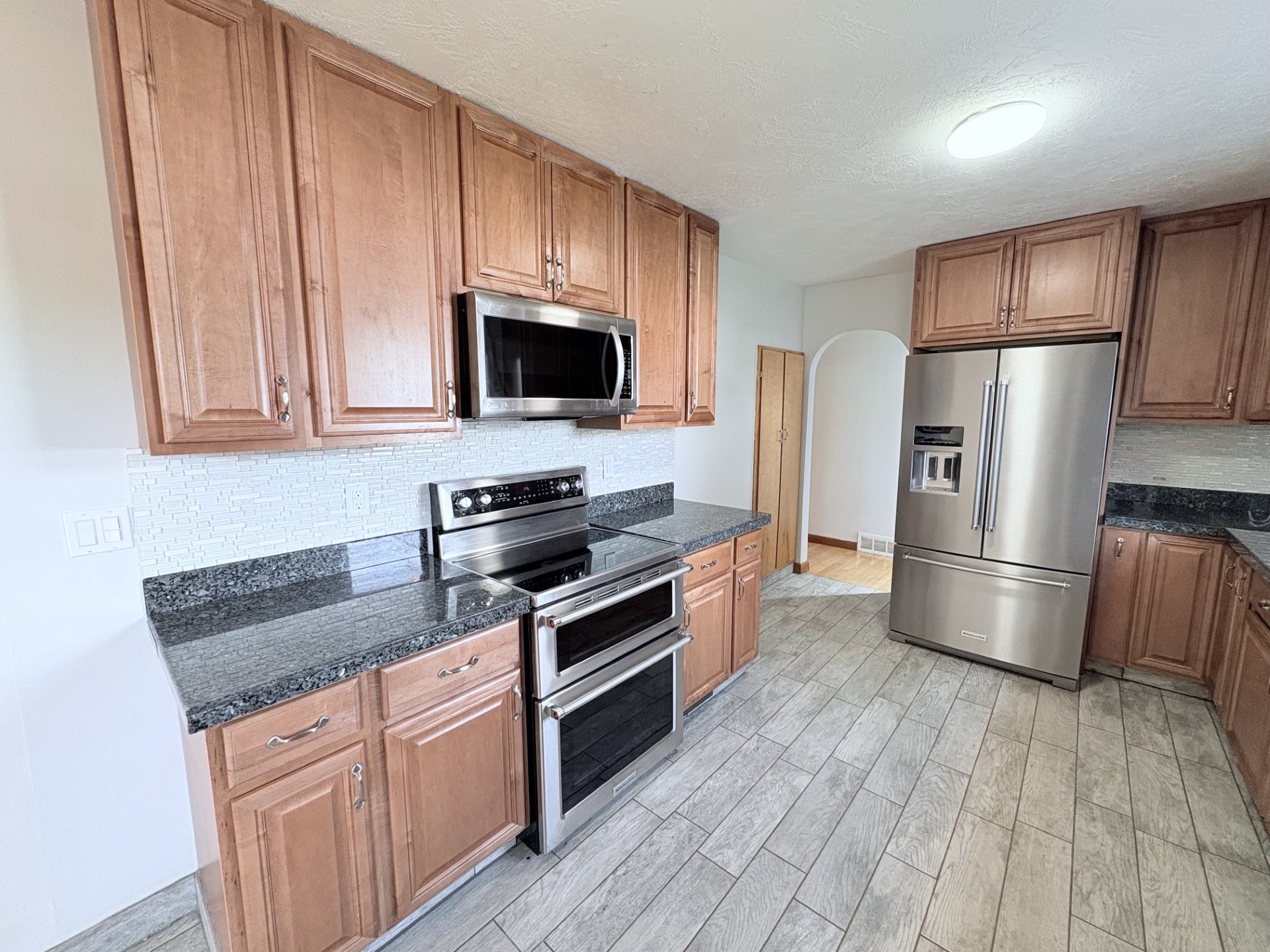 319 1st Street E Property Photo 6