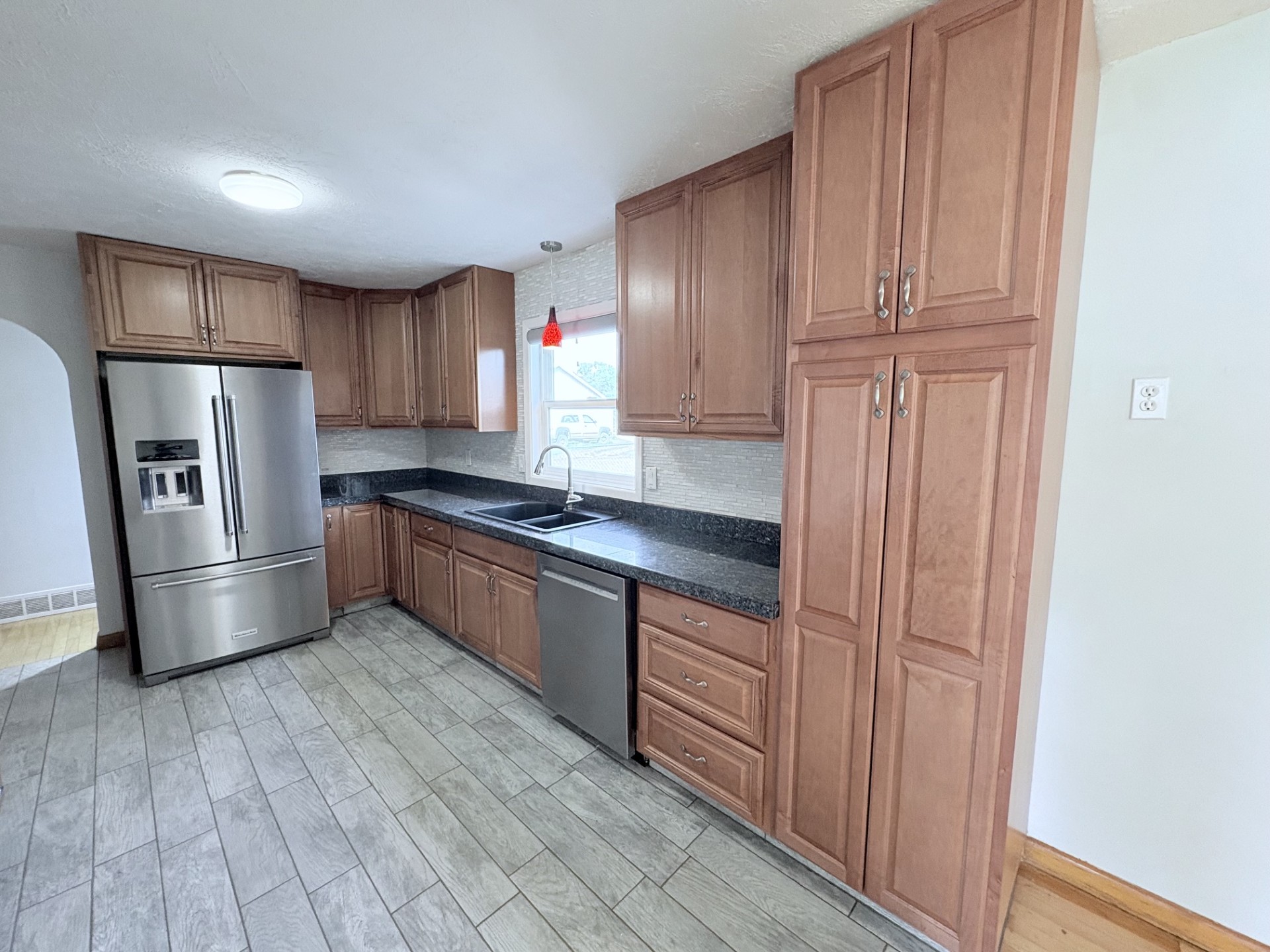 319 1st Street E Property Photo 7