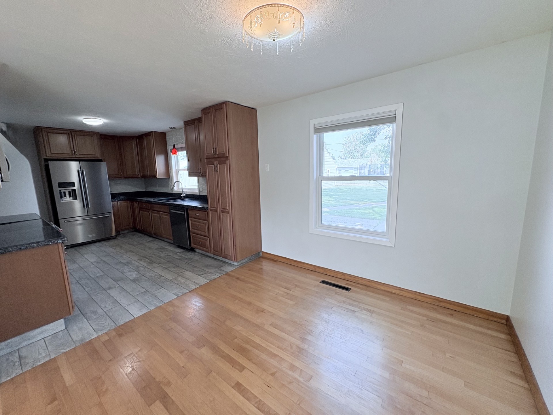 319 1st Street E Property Photo 8