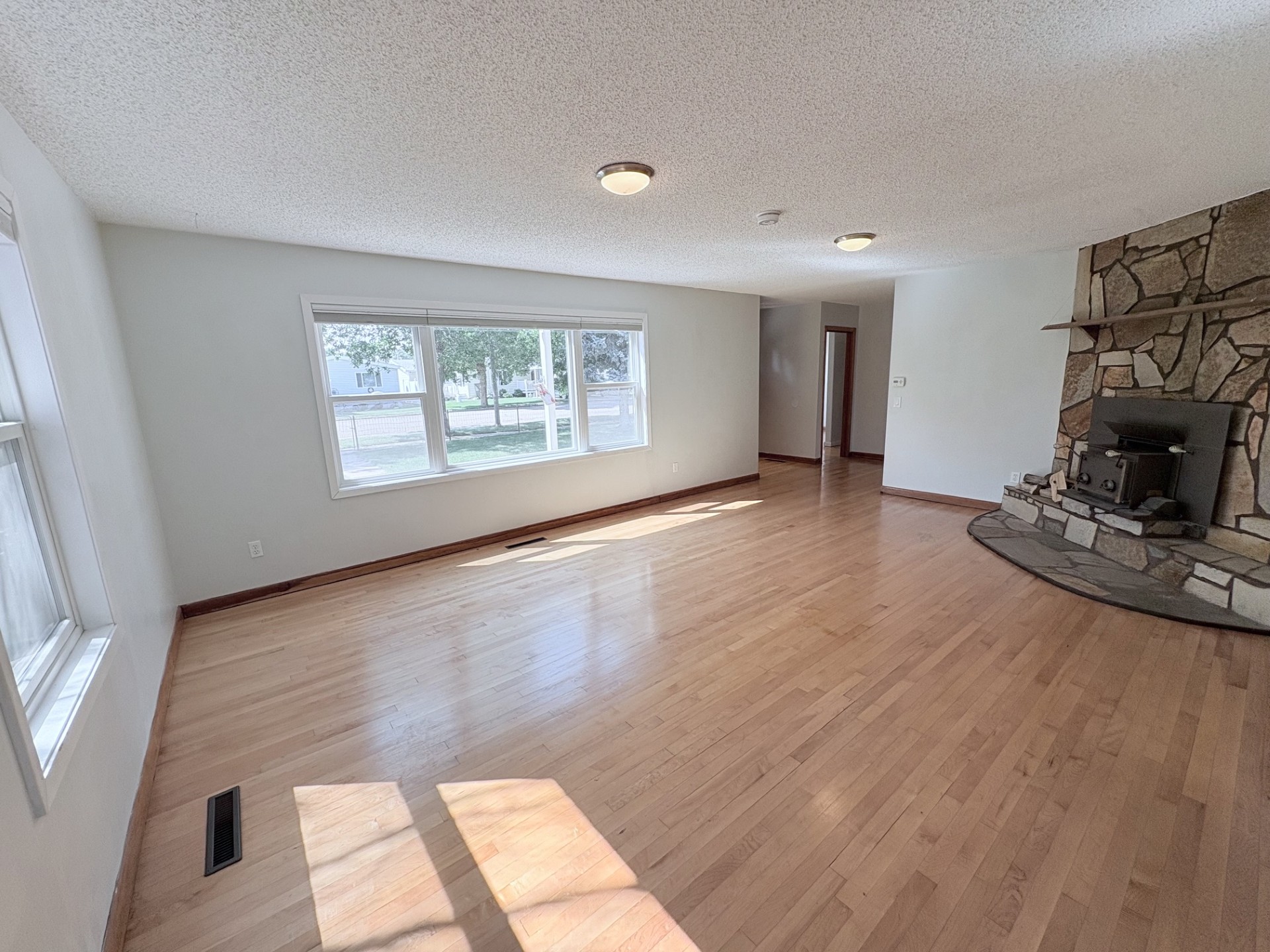319 1st Street E Property Photo 10