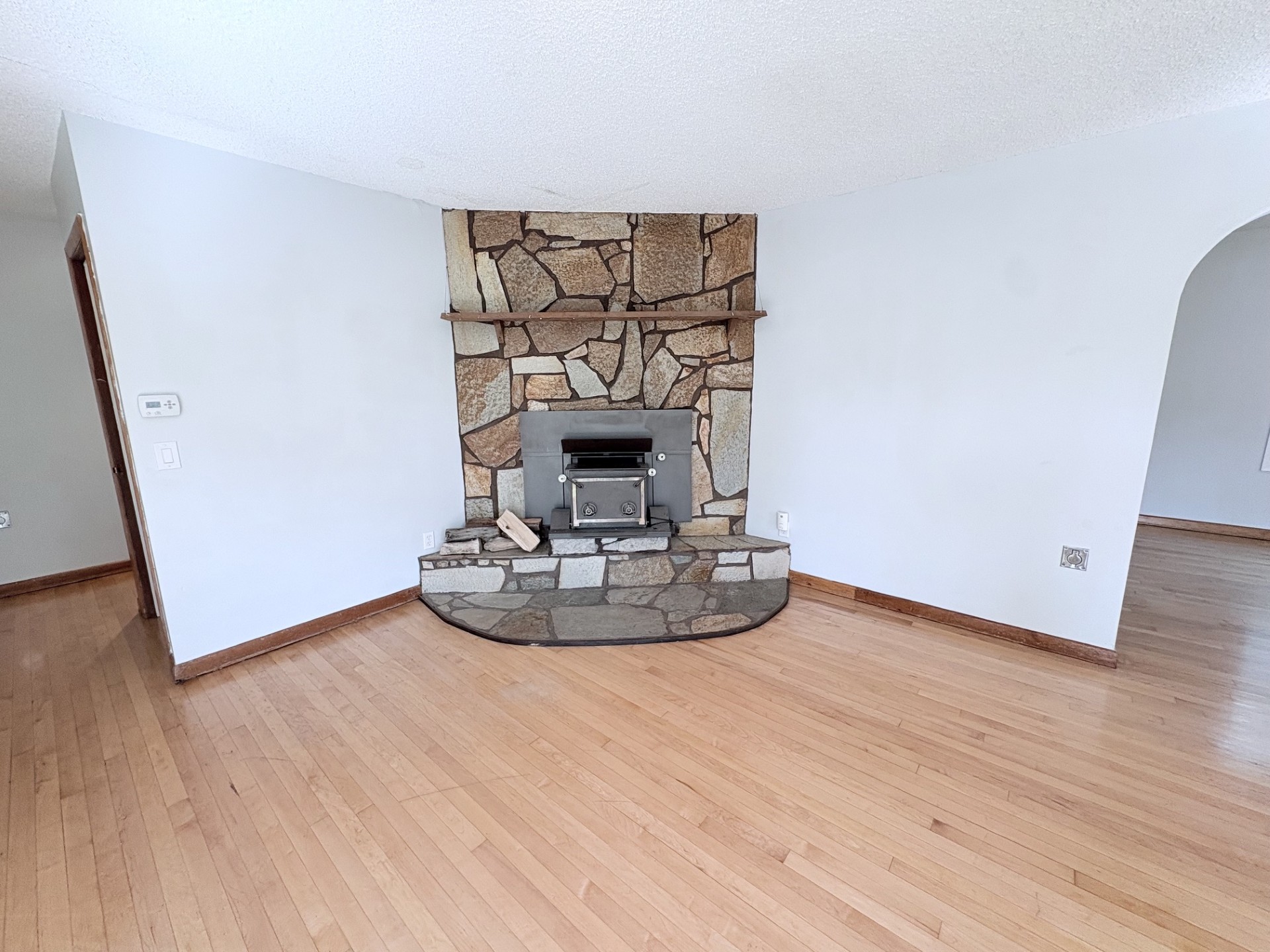 319 1st Street E Property Photo 11
