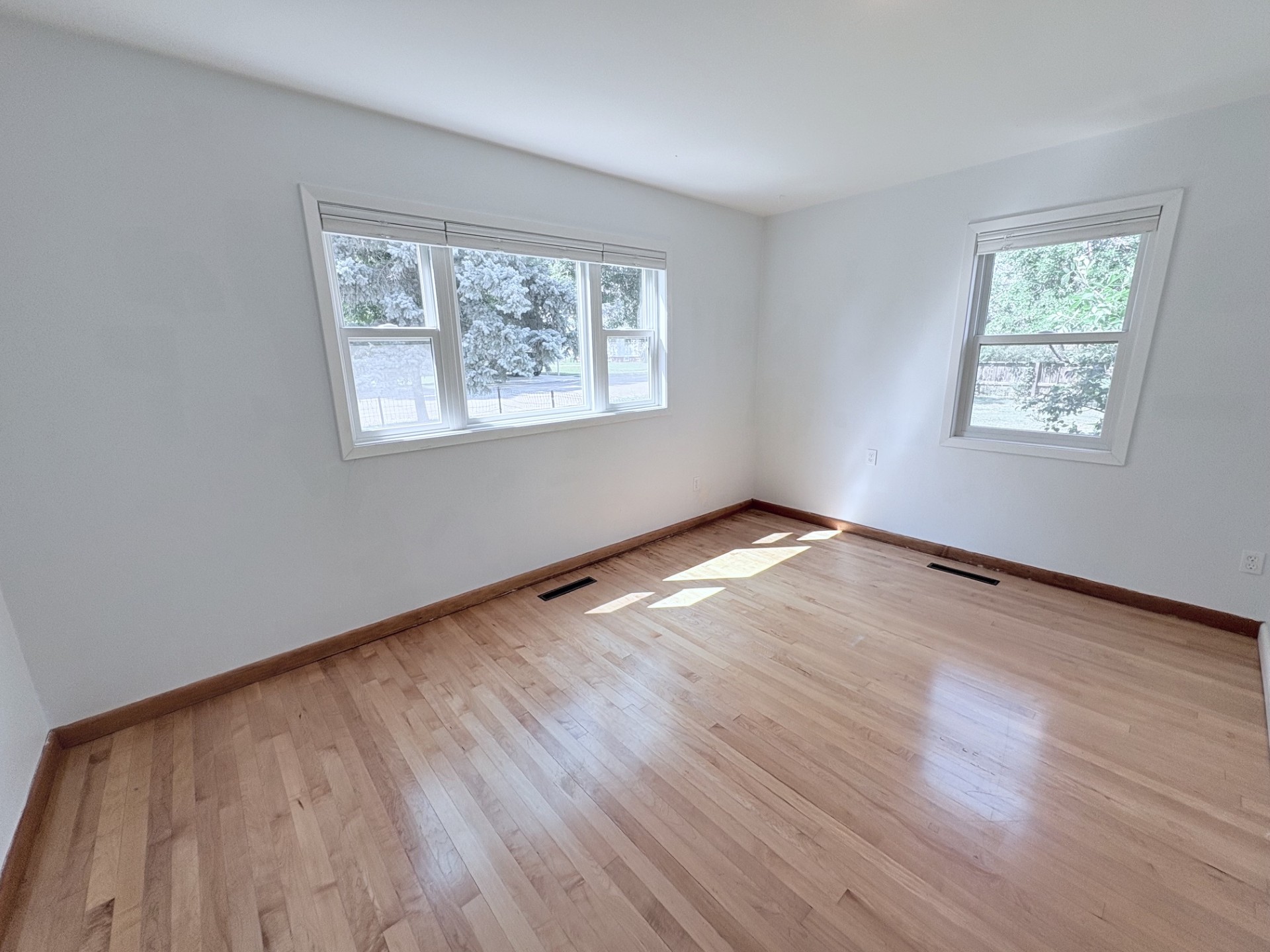 319 1st Street E Property Photo 16
