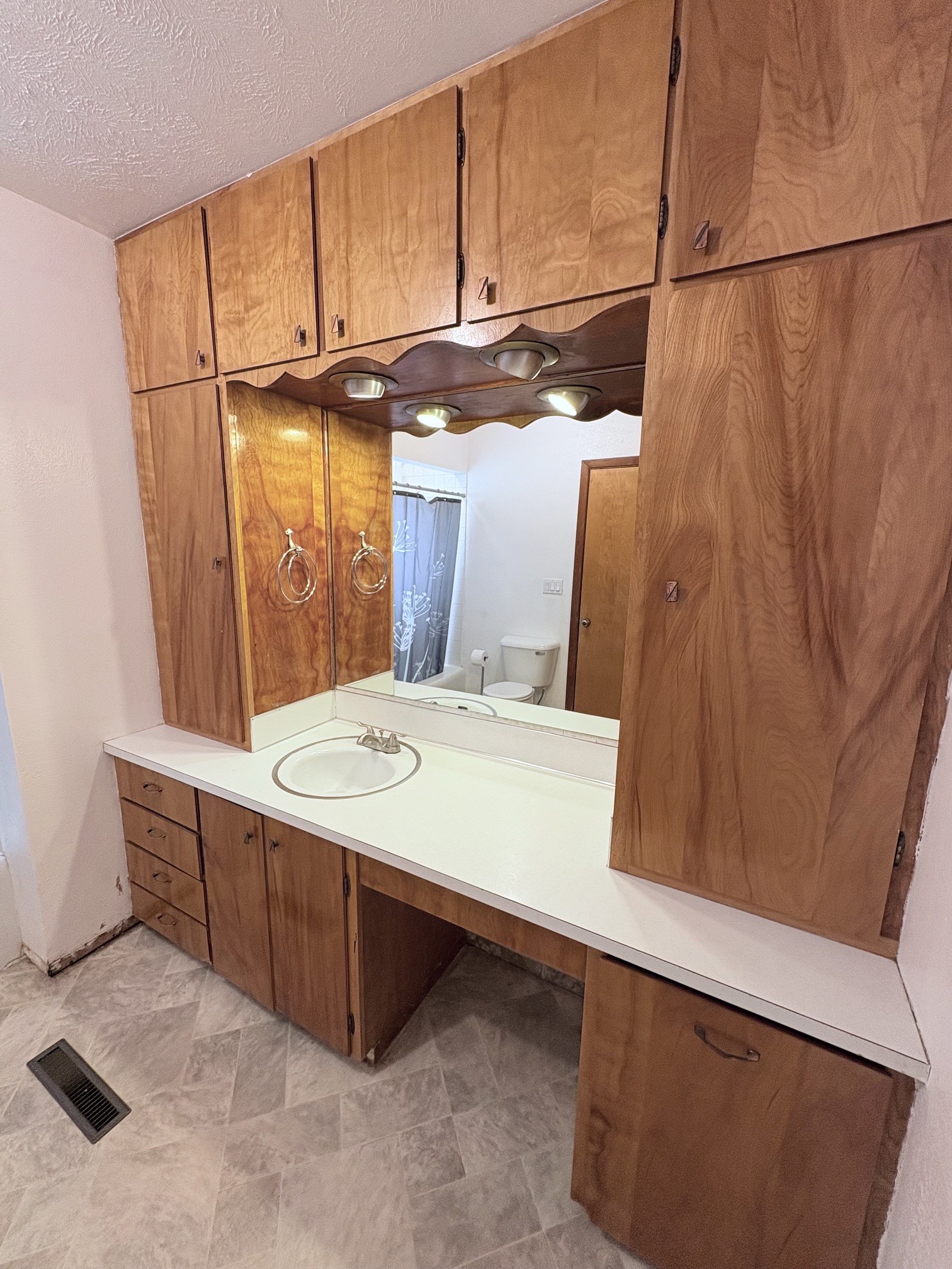 319 1st Street E Property Photo 19