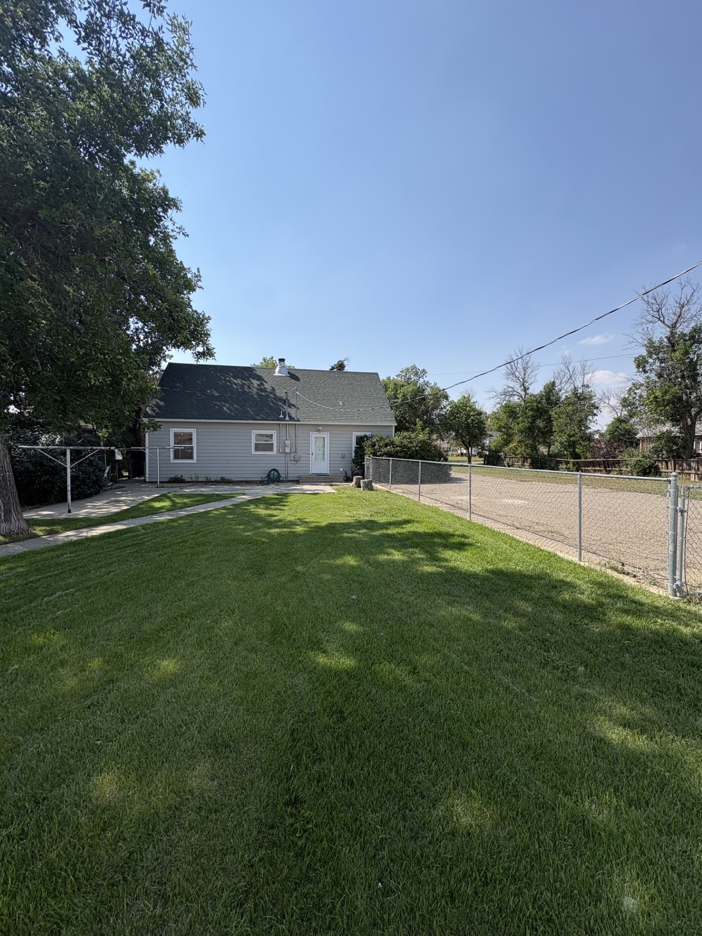 319 1st Street E Property Photo 24