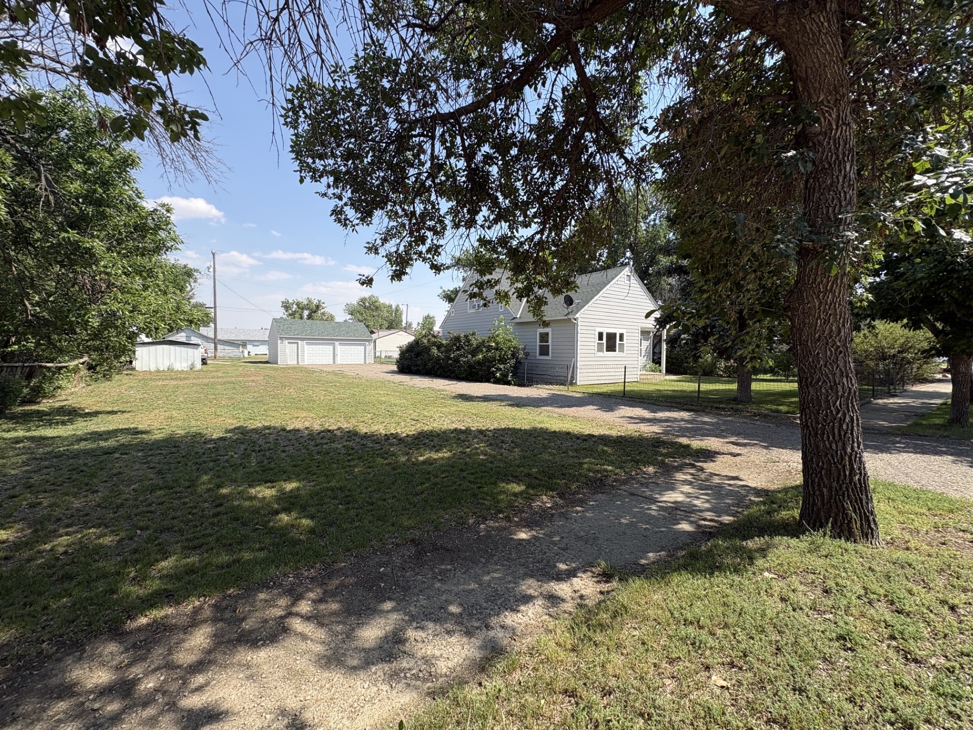 319 1st Street E Property Photo 31