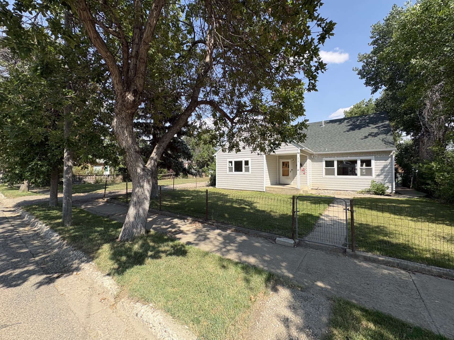 319 1st Street E Property Photo 33