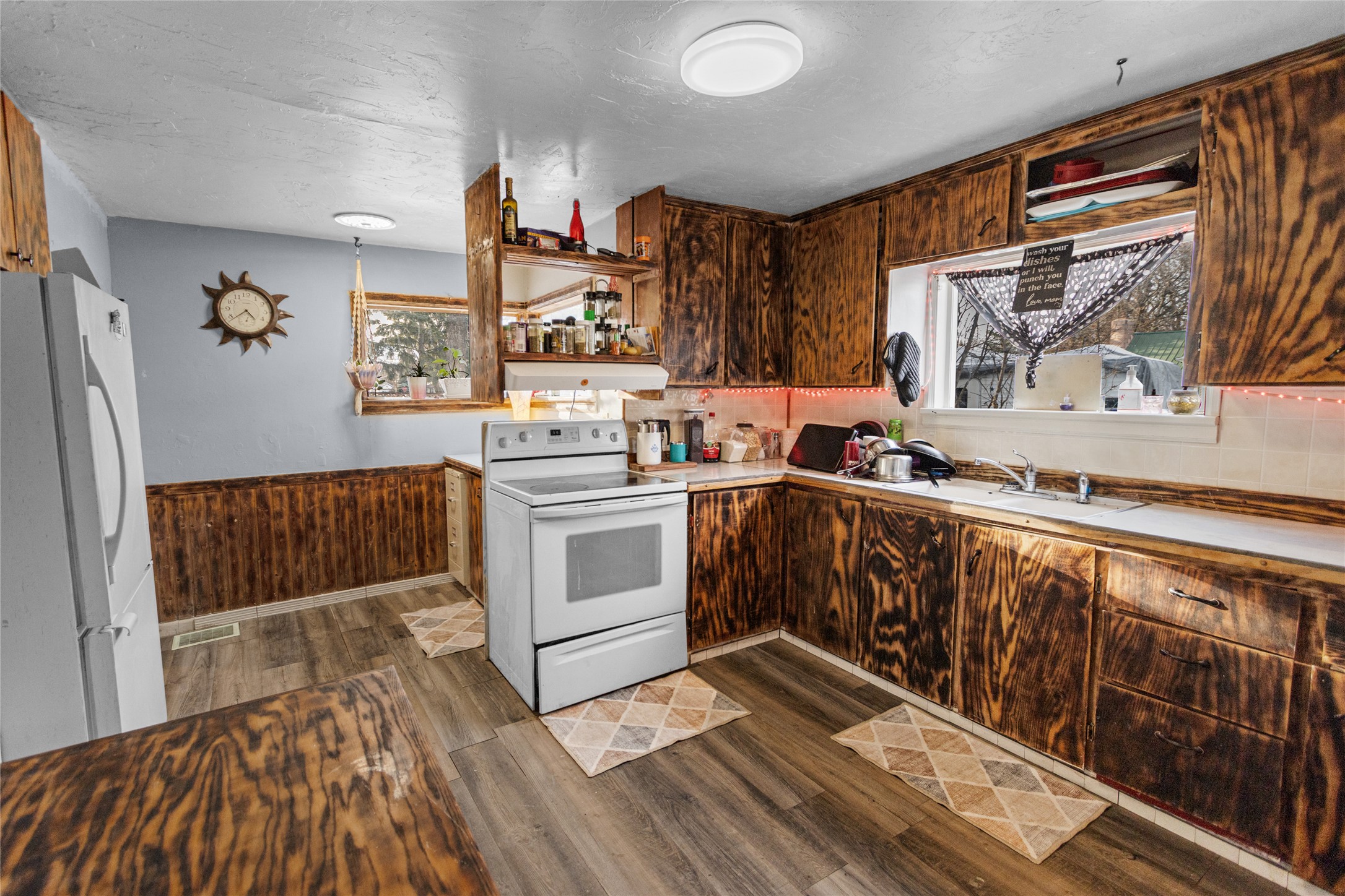 1305 4th Avenue E Property Photo 1