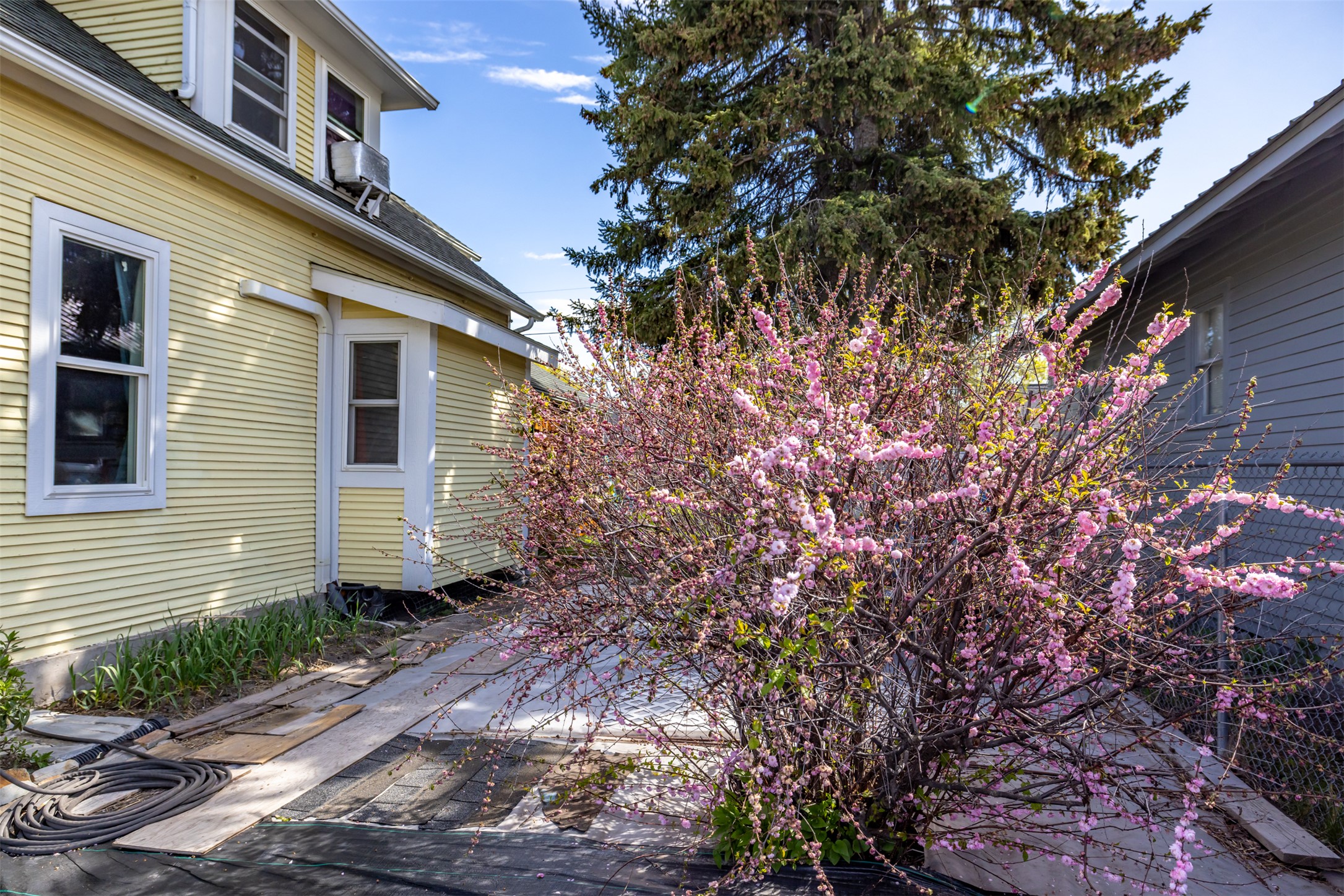 927 4th Avenue W Property Photo 5